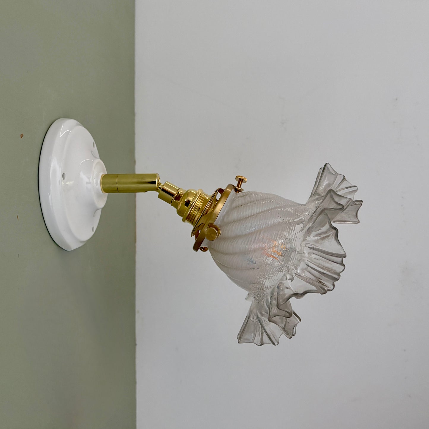 Applique tulipe vintage en verre blanc et transparent