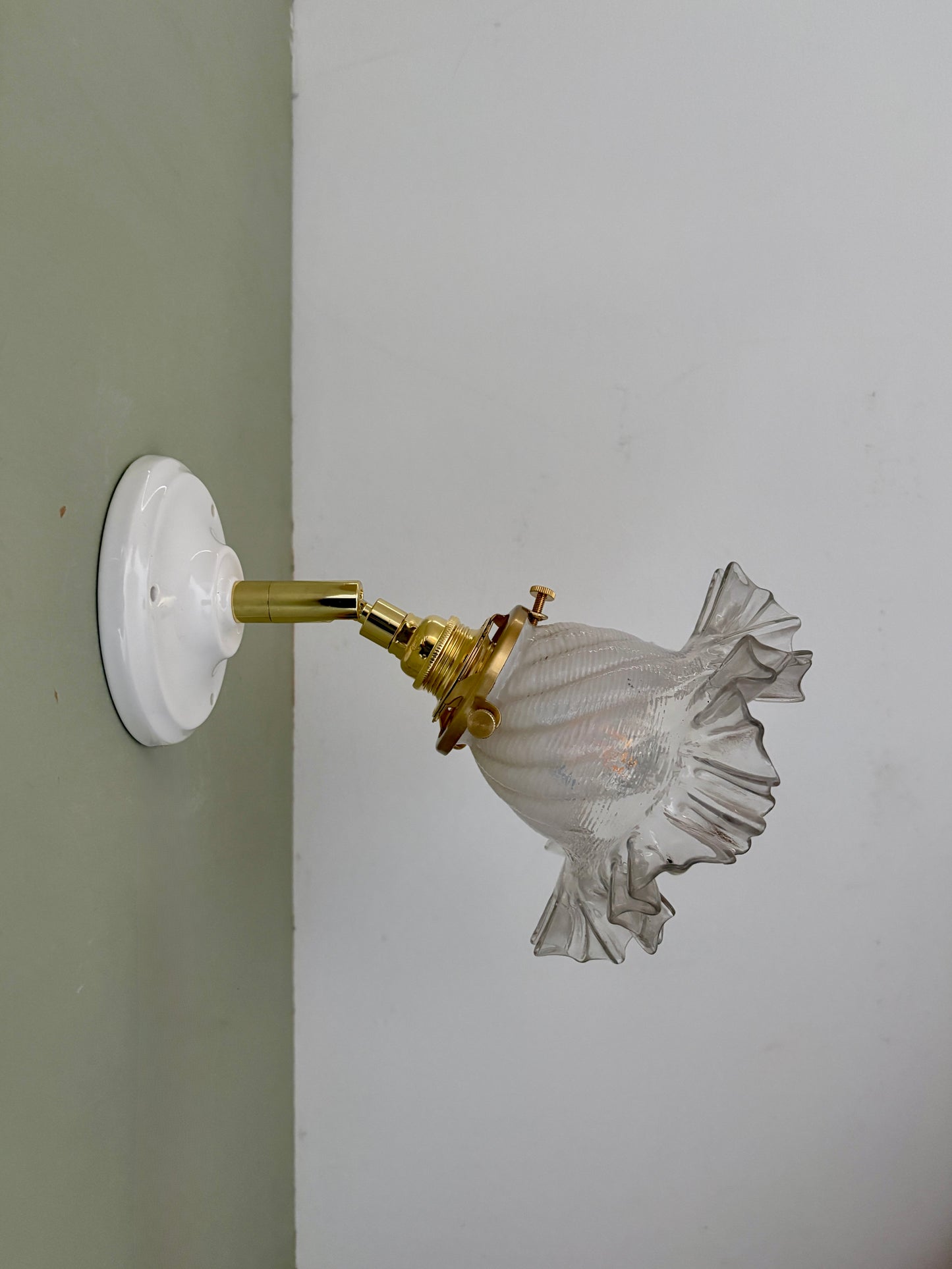 Applique tulipe vintage en verre blanc et transparent