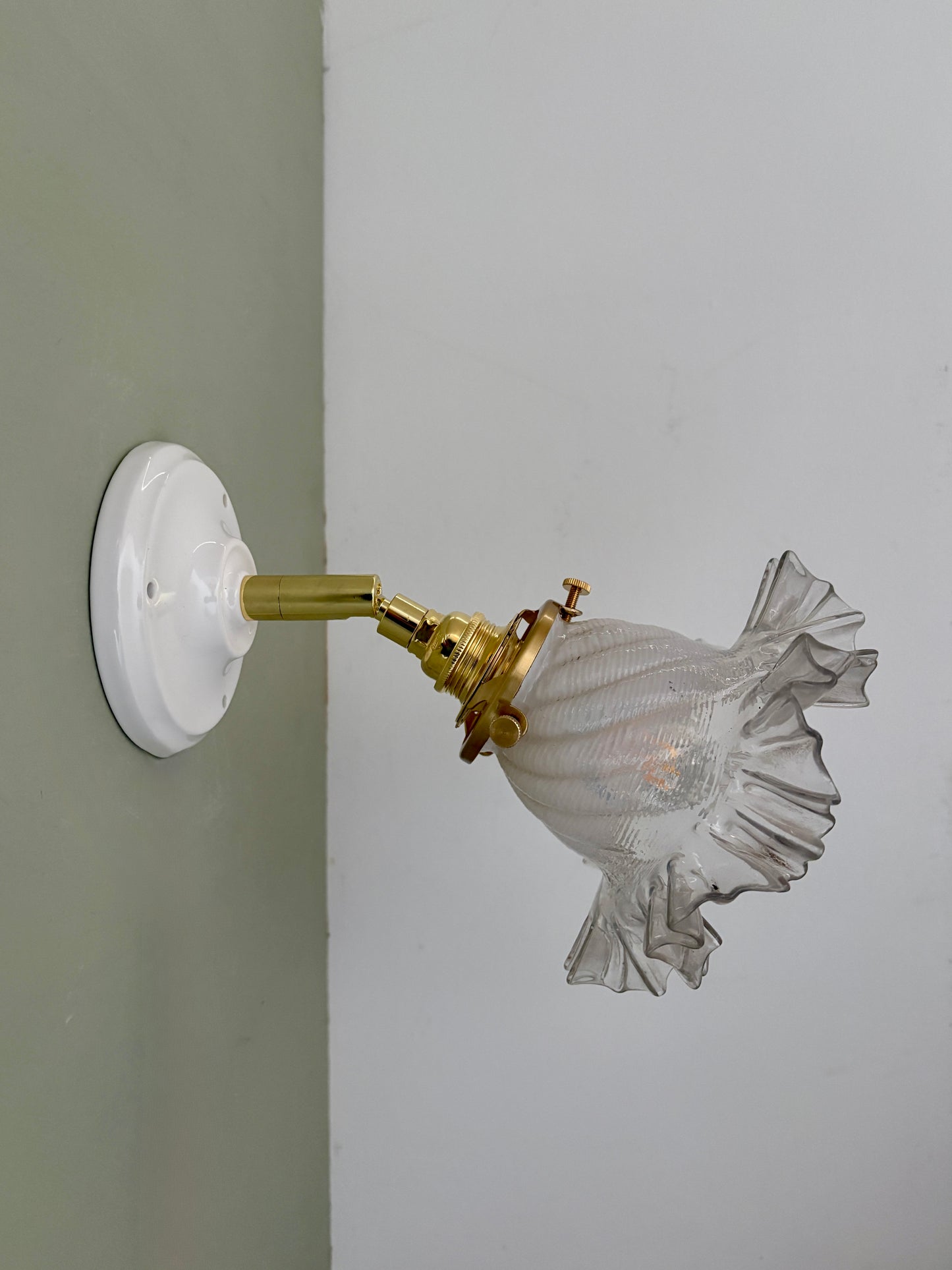 Applique tulipe vintage en verre blanc et transparent