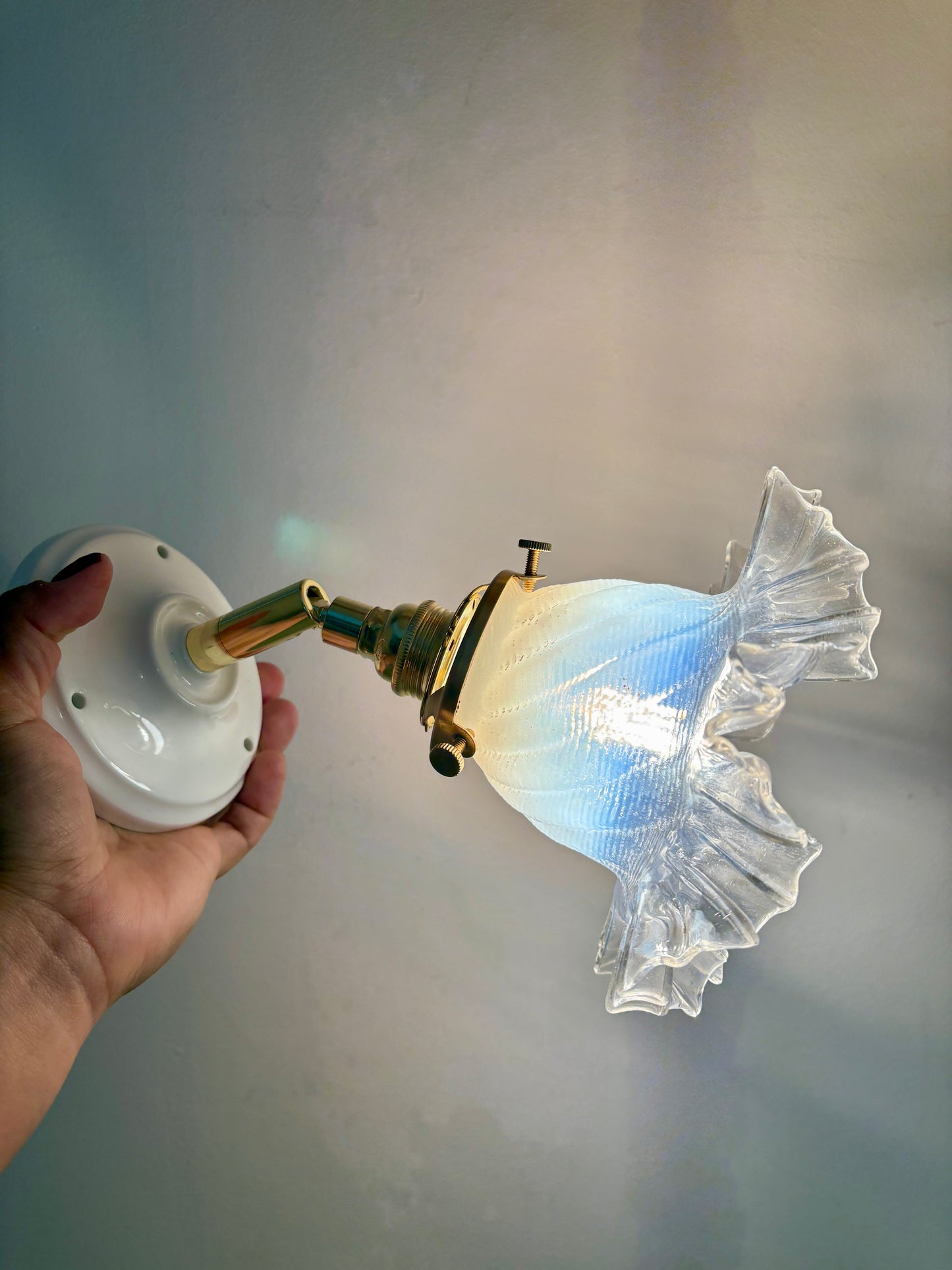 Applique tulipe vintage en verre blanc et transparent