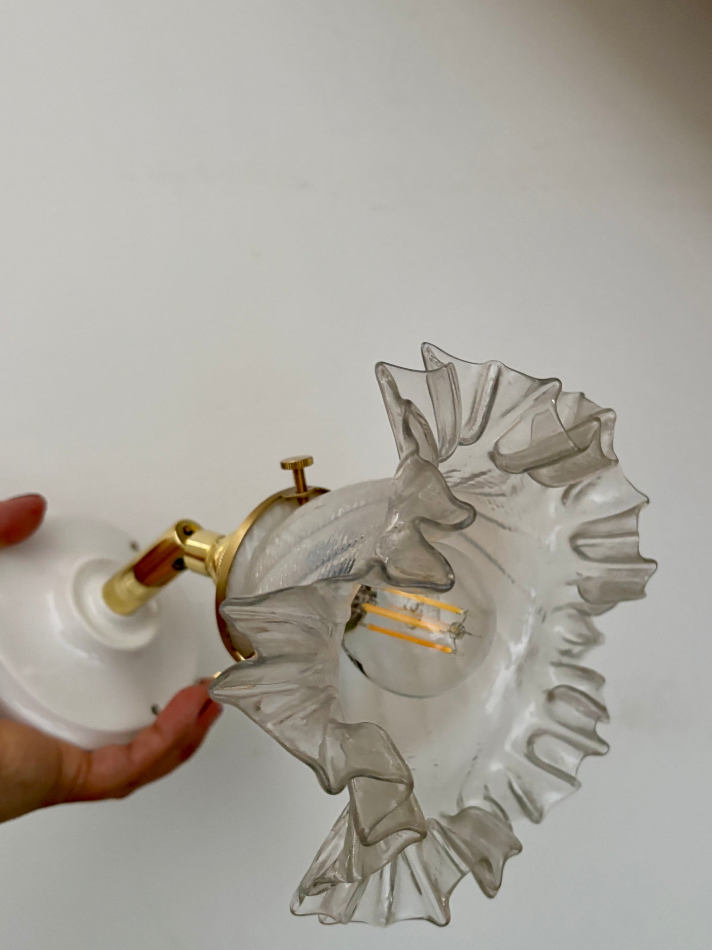 Applique tulipe vintage en verre blanc et transparent