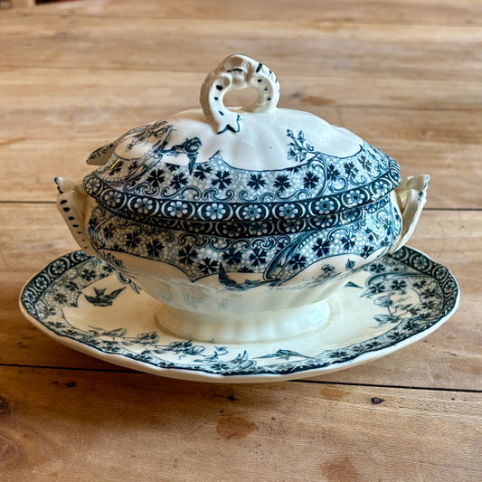 Saucière ancienne en terre de fer, Choisy le Roi