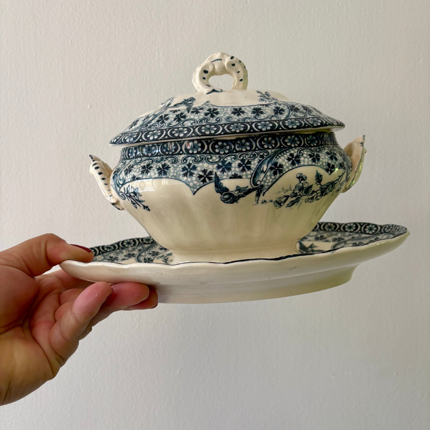 Saucière ancienne en terre de fer, Choisy le Roi