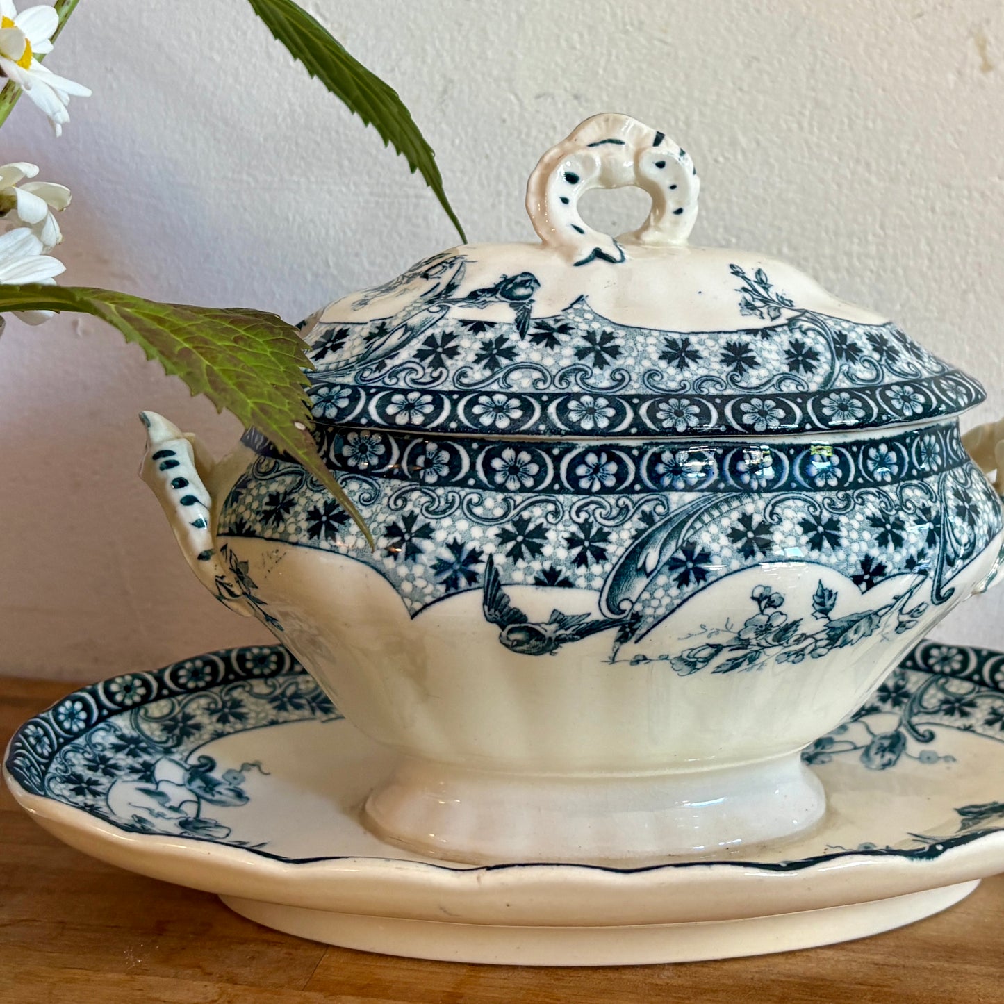 Saucière ancienne en terre de fer, Choisy le Roi