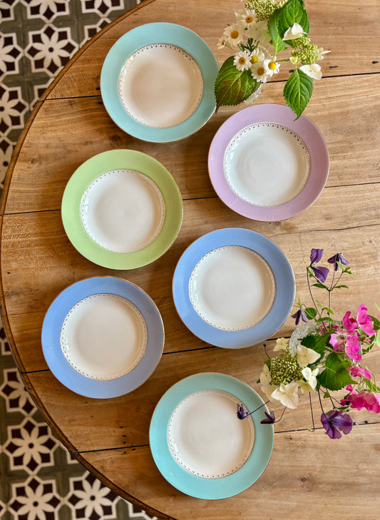 Lot de 6 assiettes creuses vintage, couleurs pastel et détails dorés