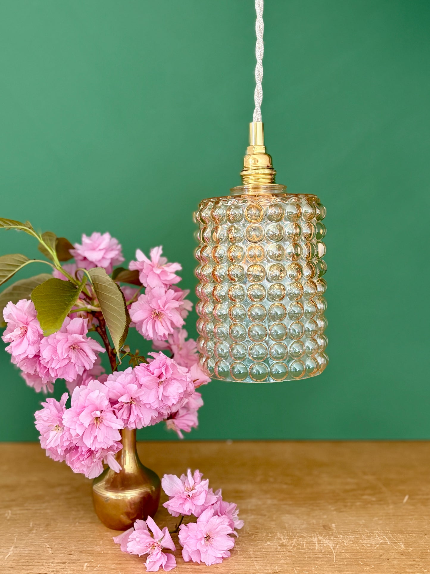 Suspension globe vintage en verre ambré bullé