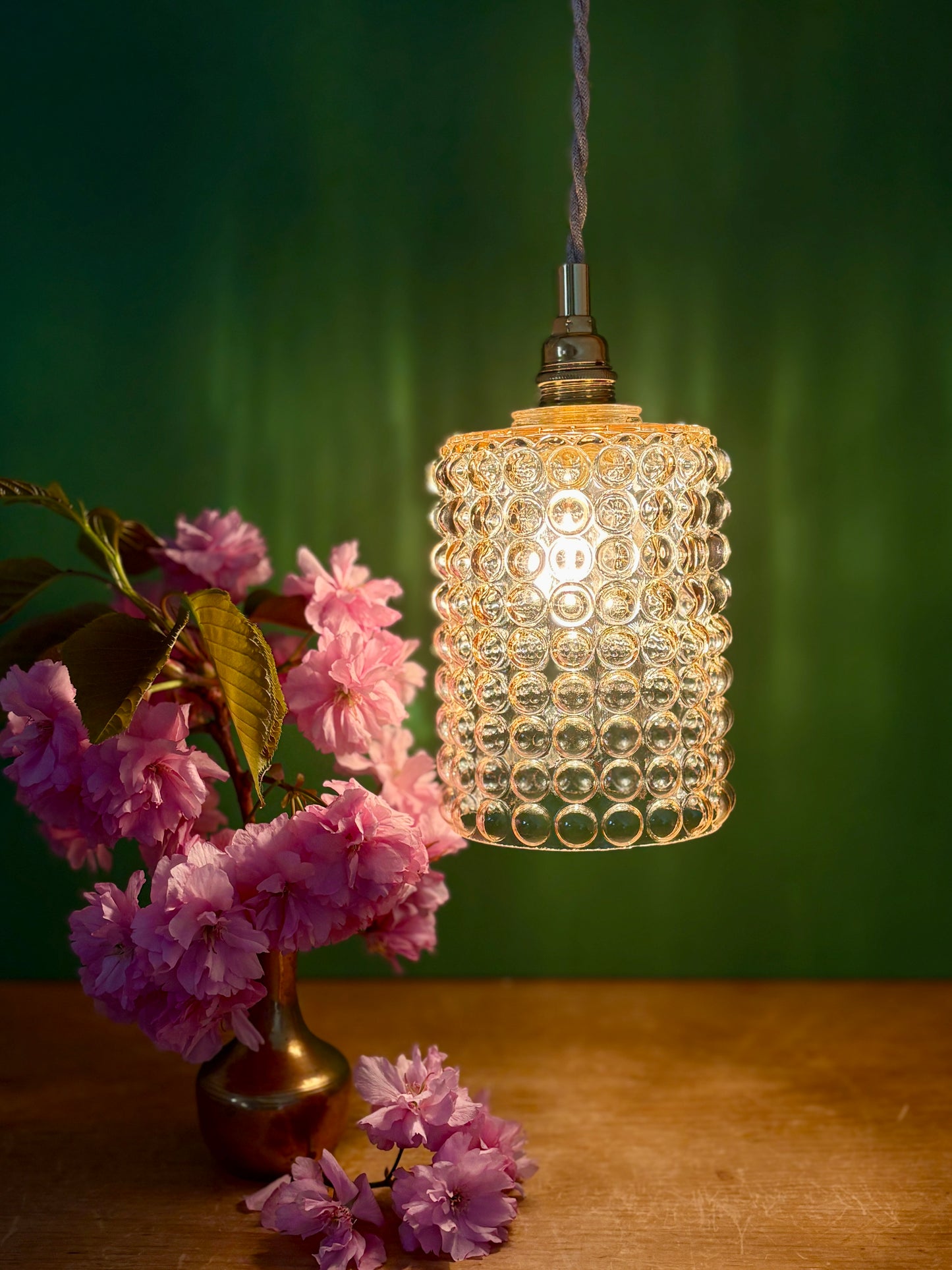Suspension globe vintage en verre ambré bullé