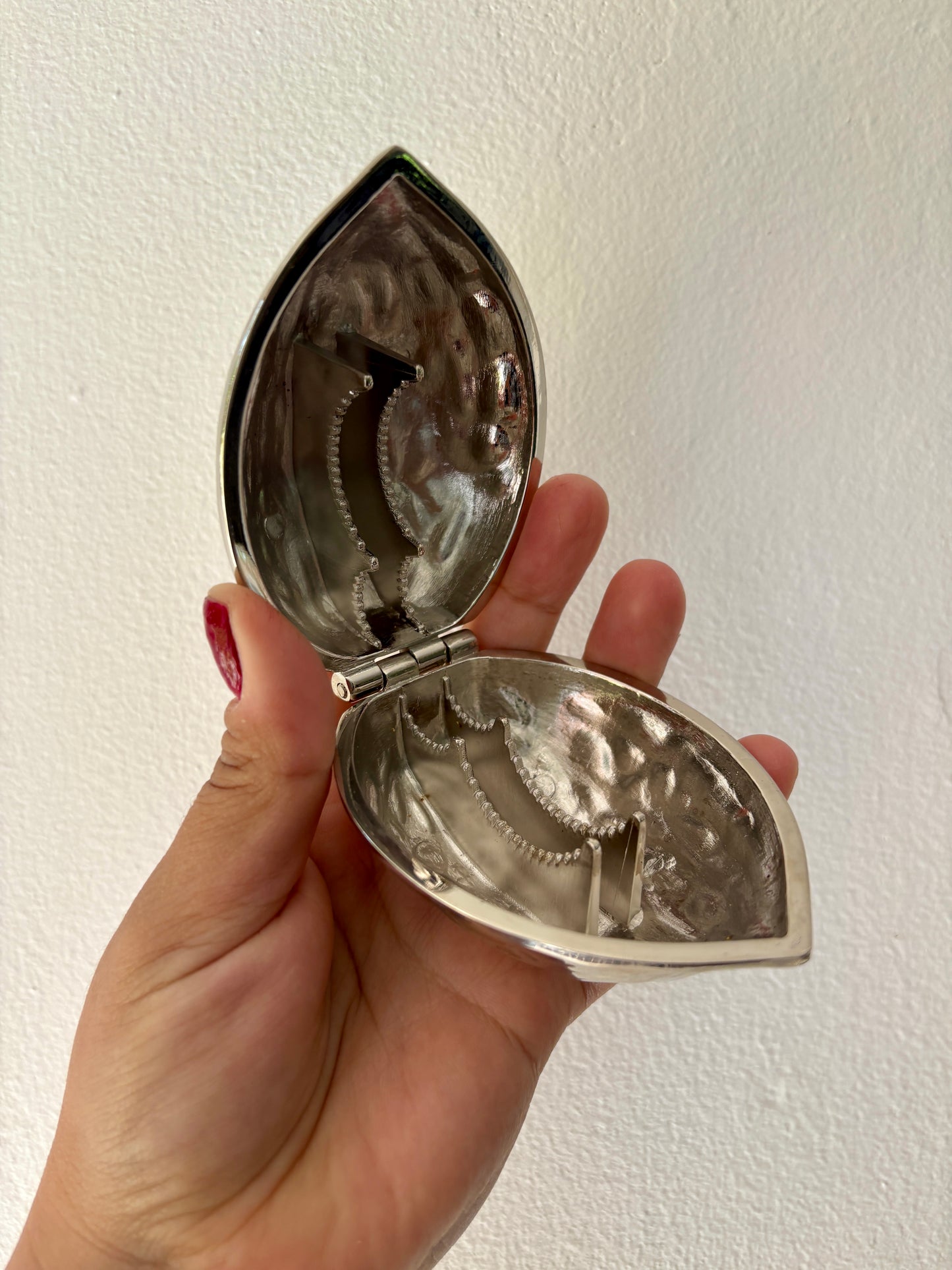 Casse noix vintage en forme de noix