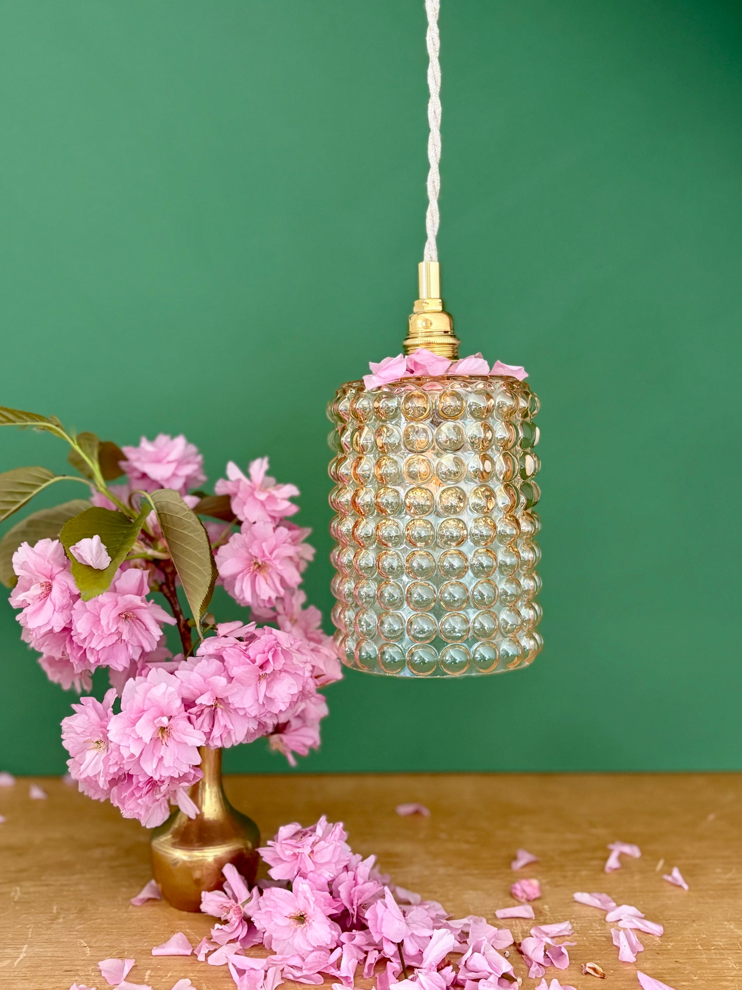 Suspension globe vintage en verre ambré bullé