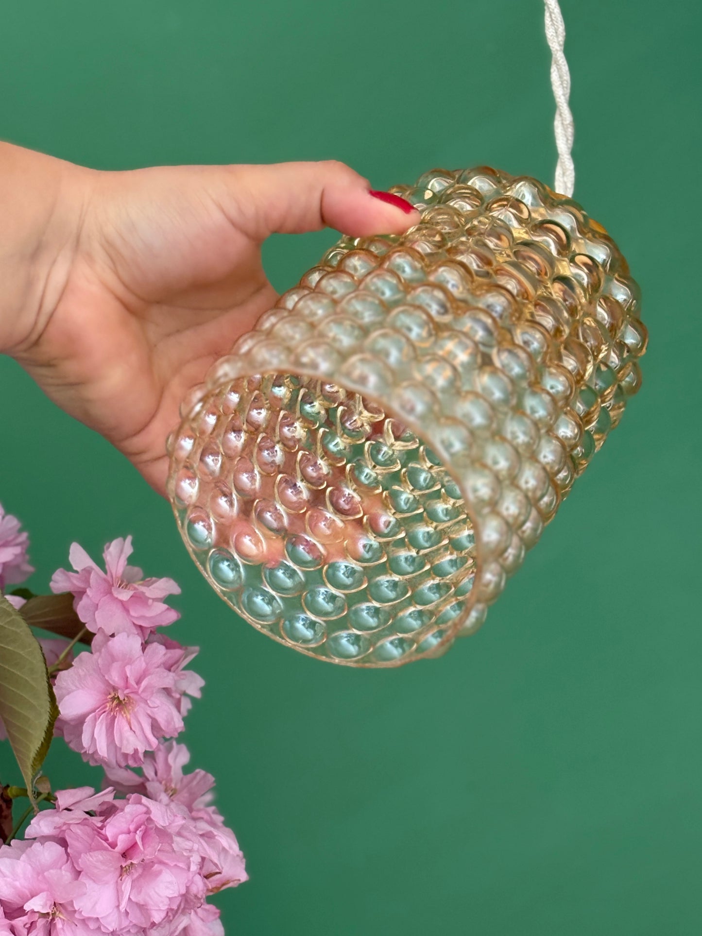 Suspension globe vintage en verre ambré bullé