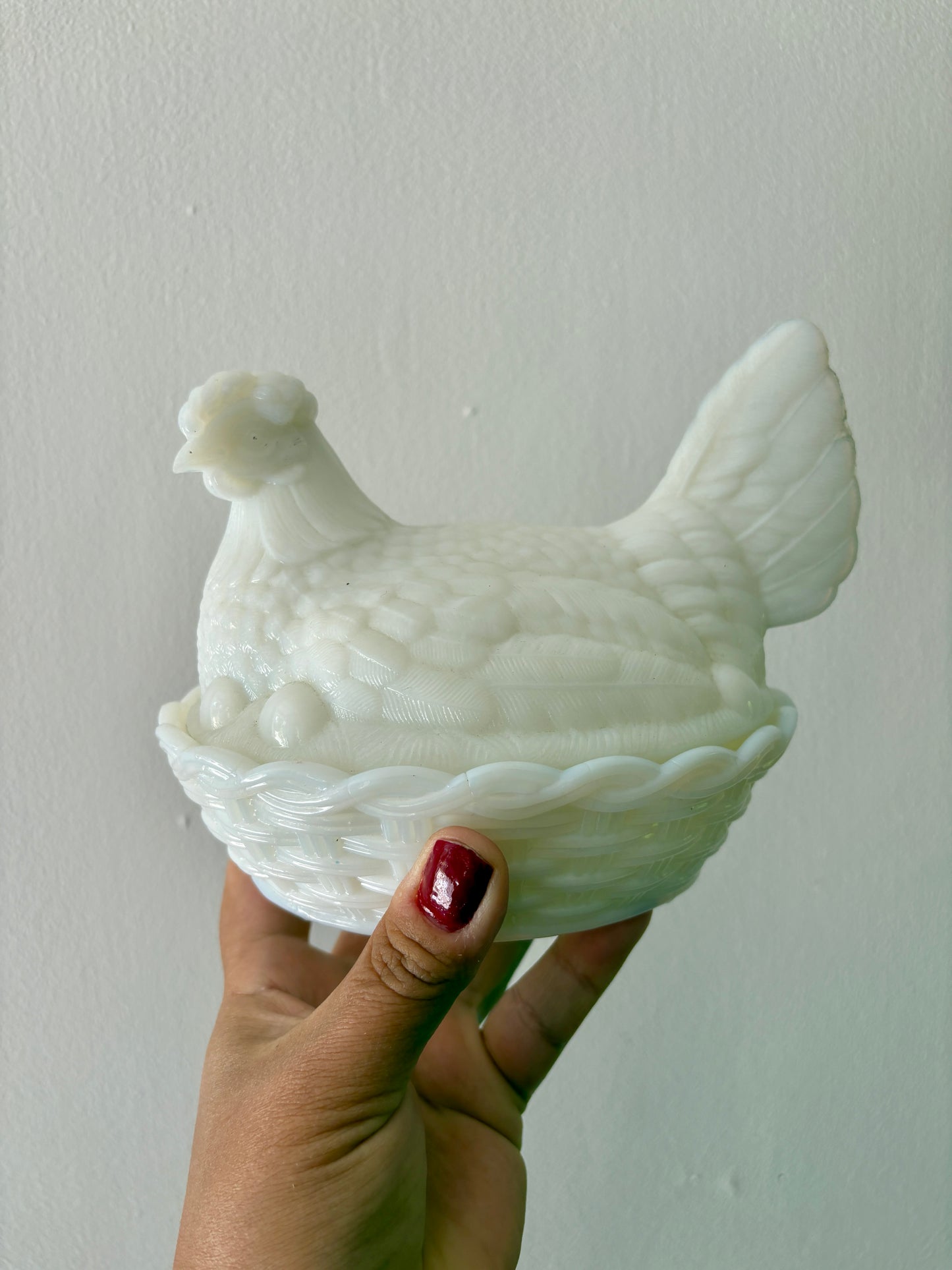 Boîte vintage poule en opaline blanche