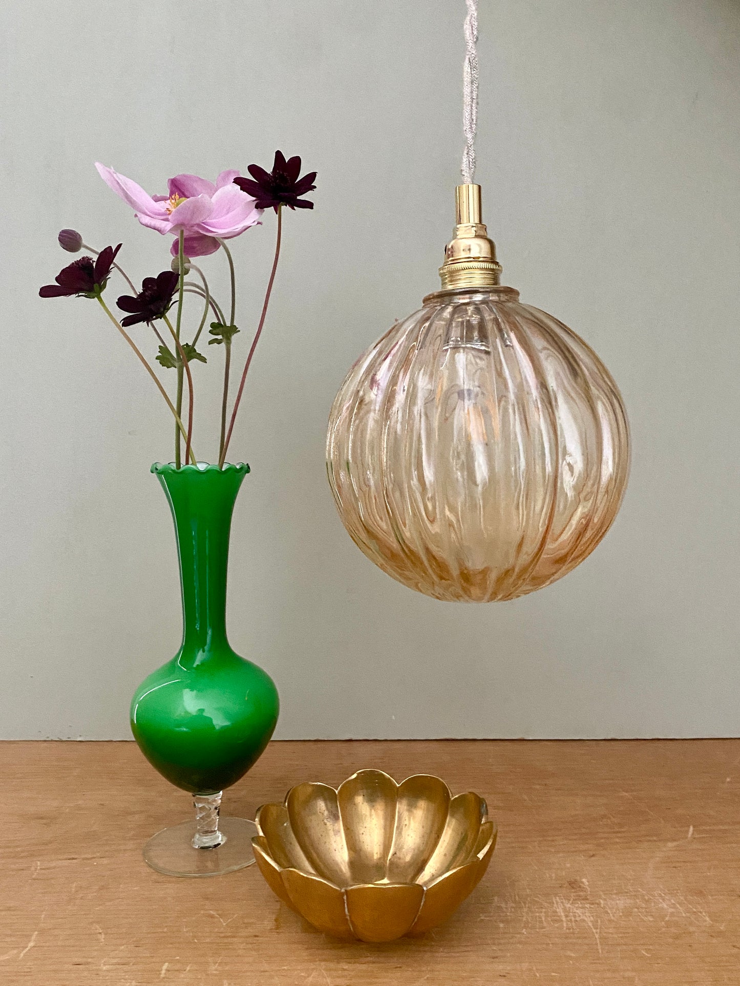 Suspension globe vintage en verre ambré rond