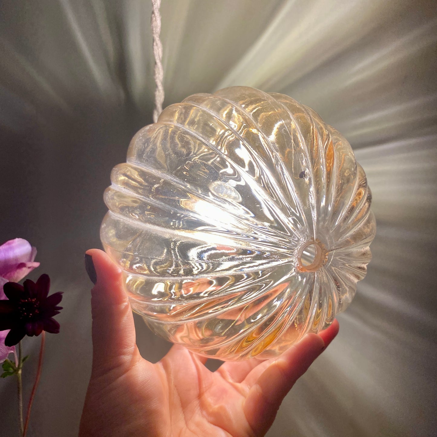 Suspension globe vintage en verre ambré rond