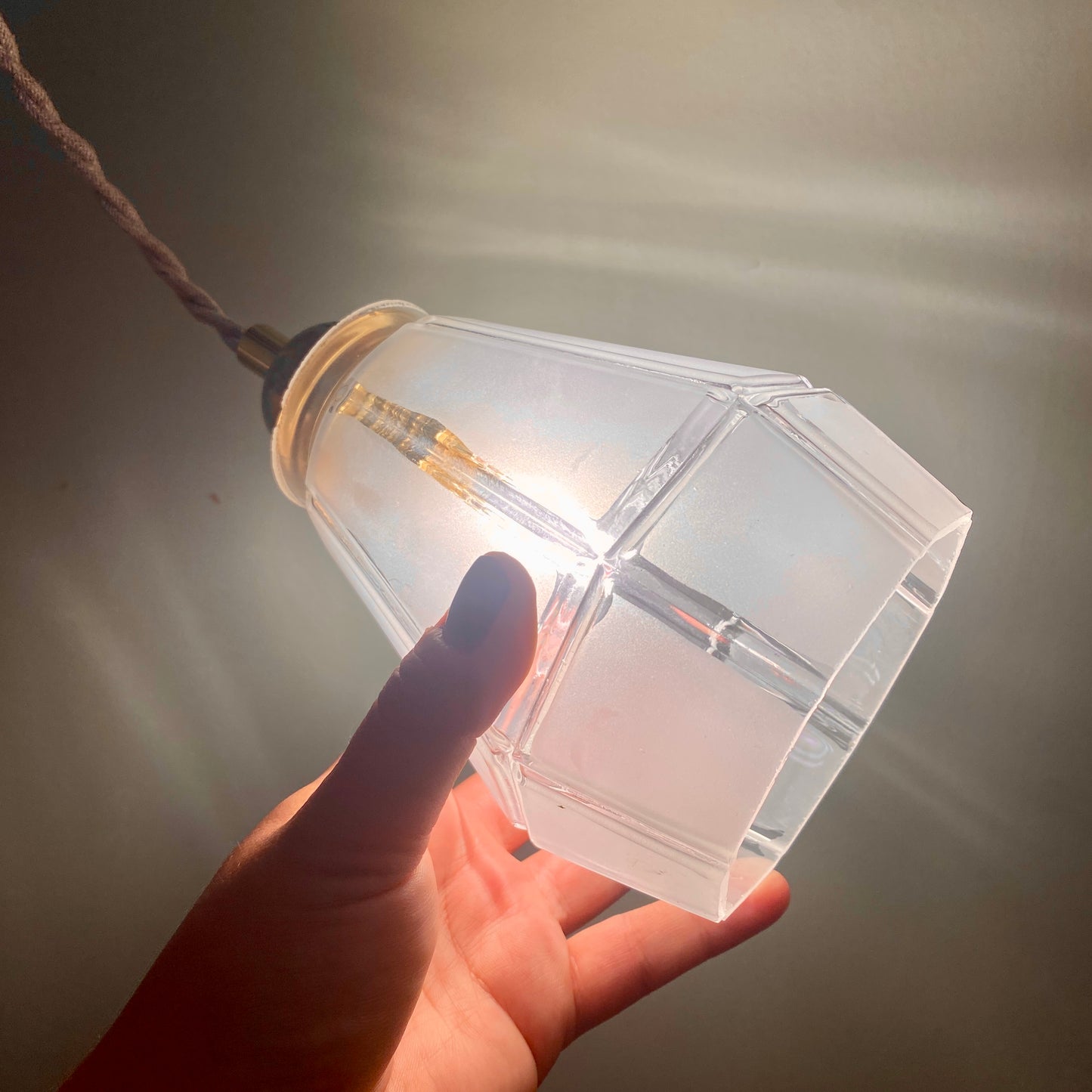 Suspension tulipe vintage art déco en verre dépoli