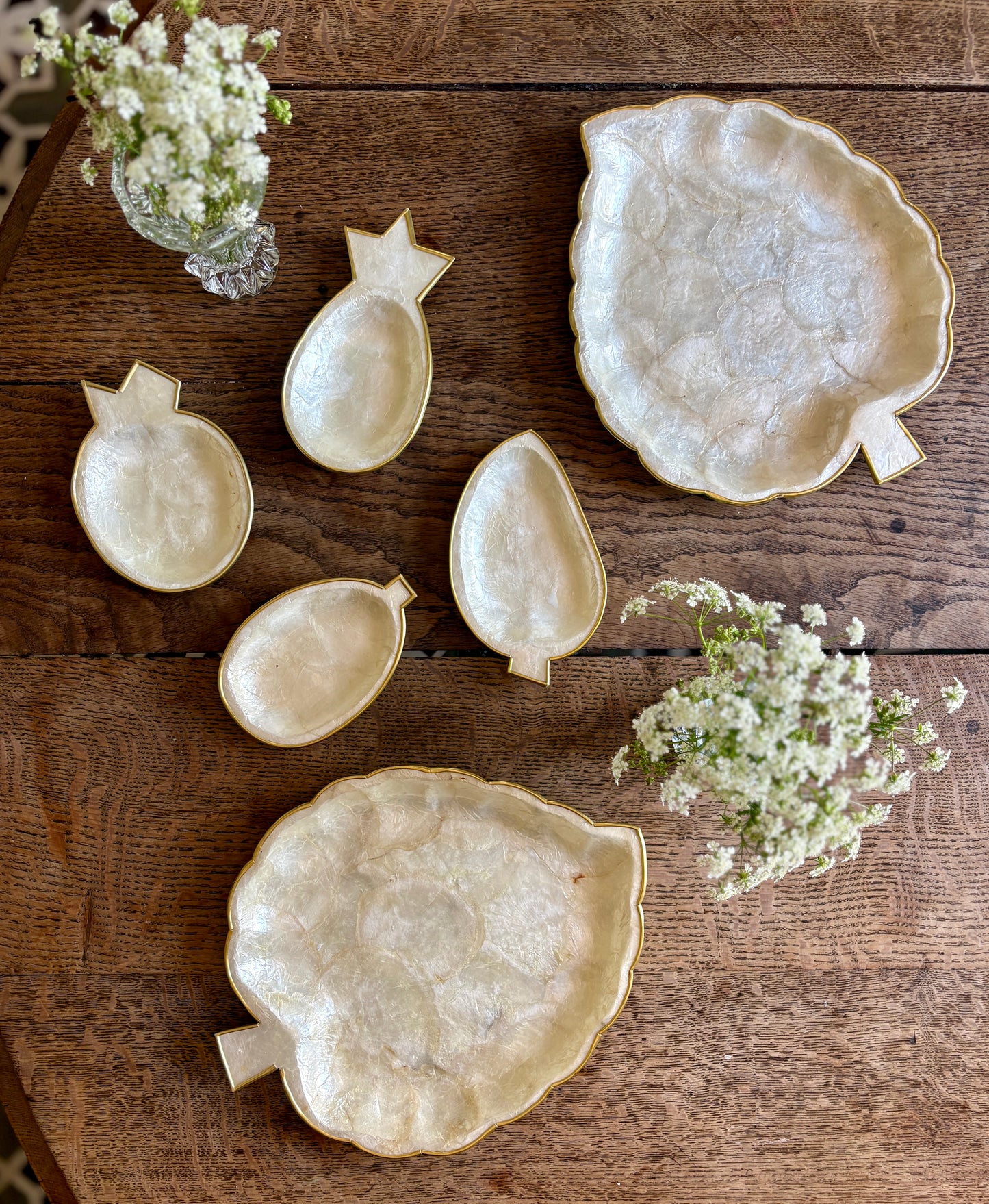 Lot de plats vintage en nacre et laiton