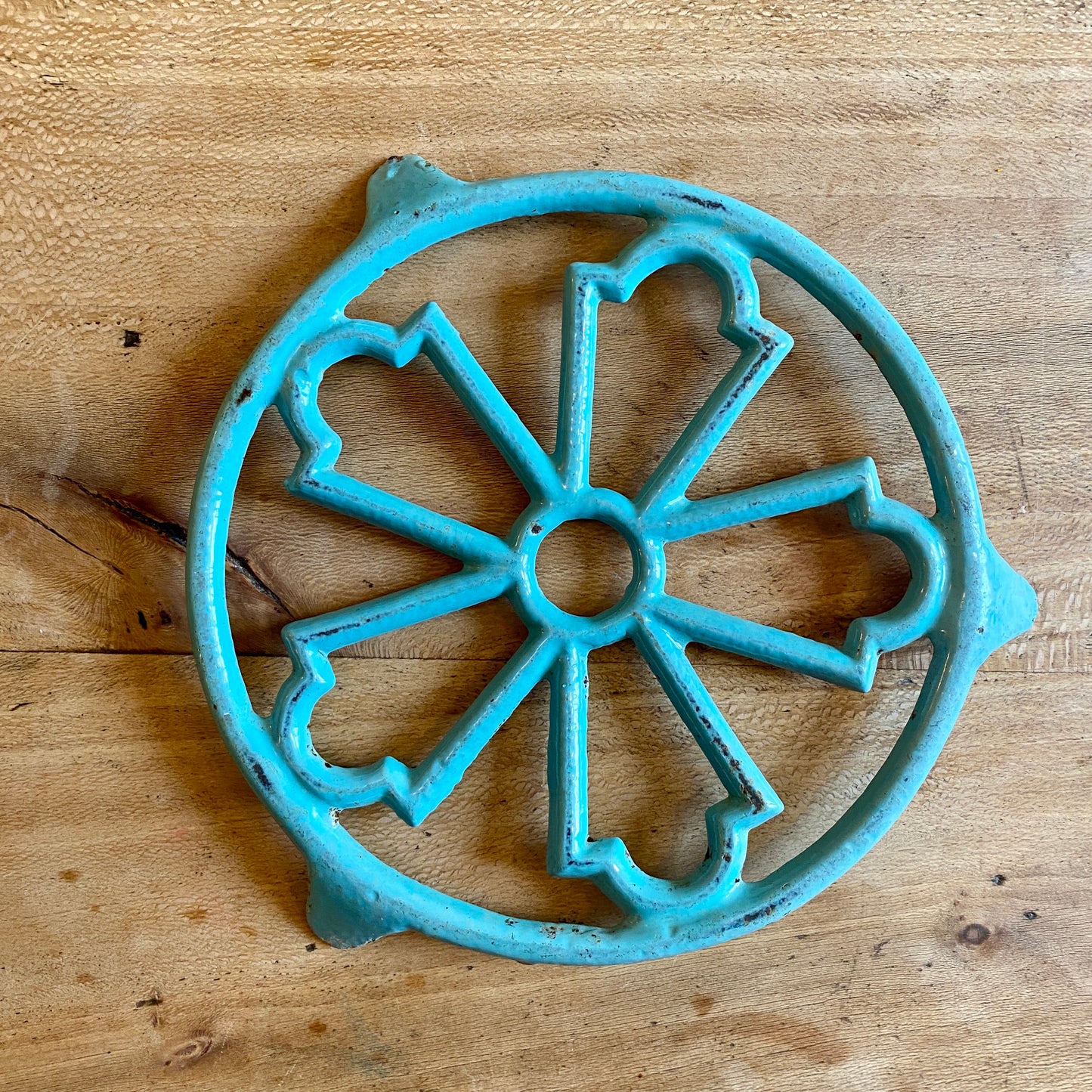 Dessous de plat vintage en fonte bleue ciel