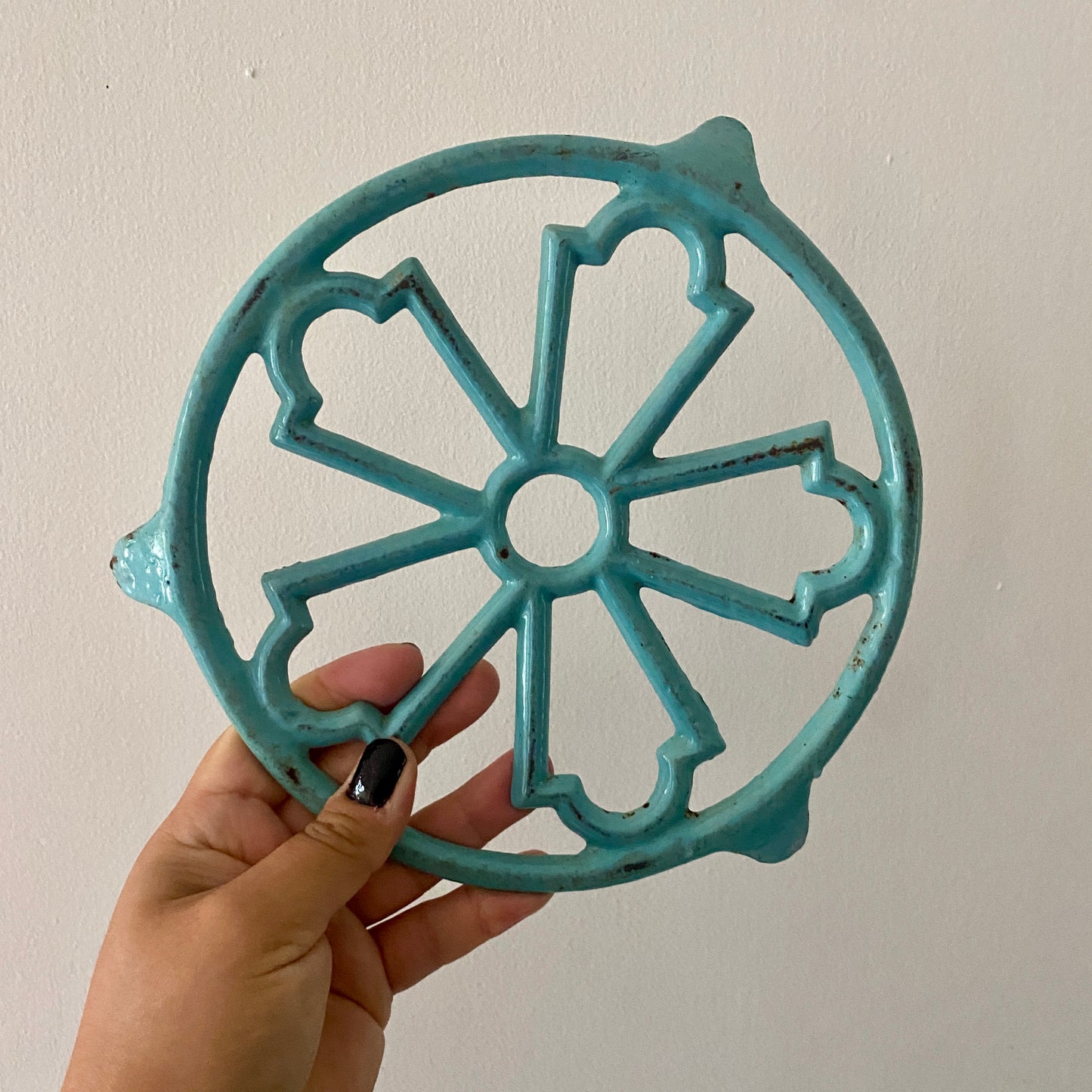 Dessous de plat vintage en fonte bleue ciel