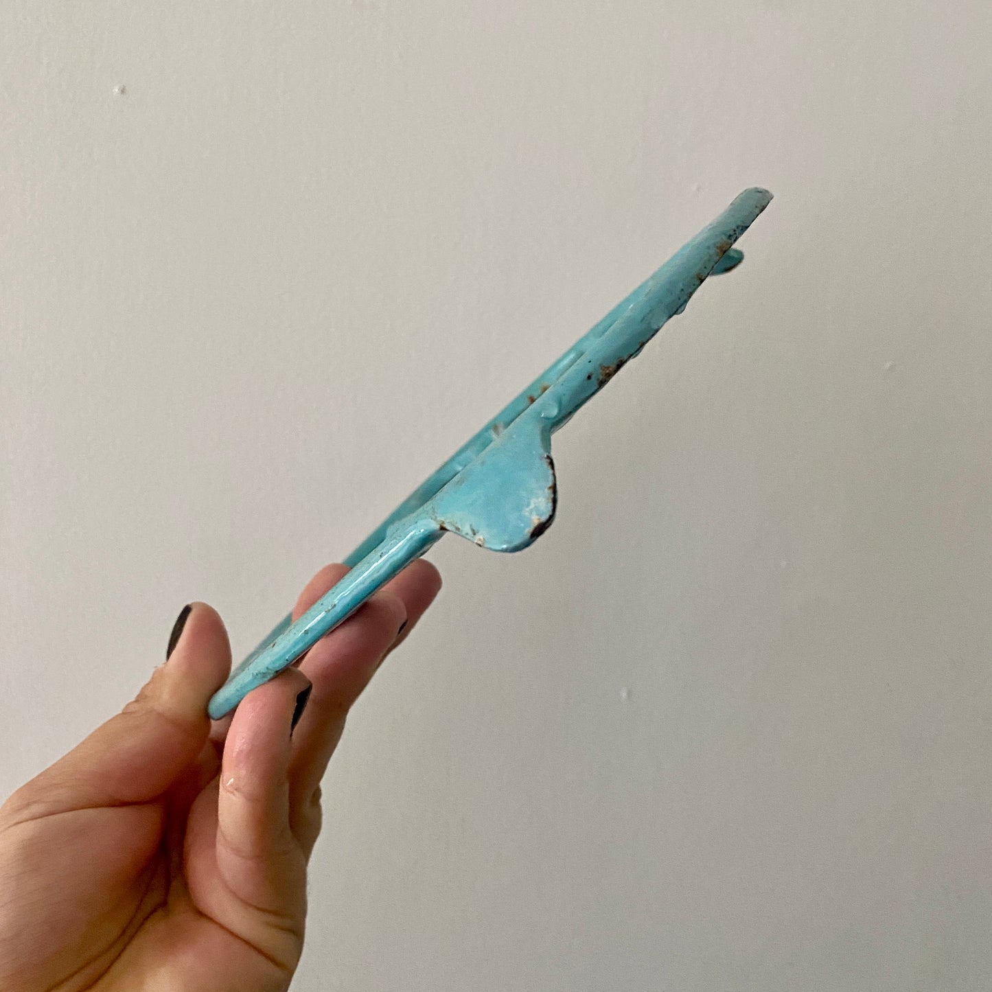 Dessous de plat vintage en fonte bleue ciel