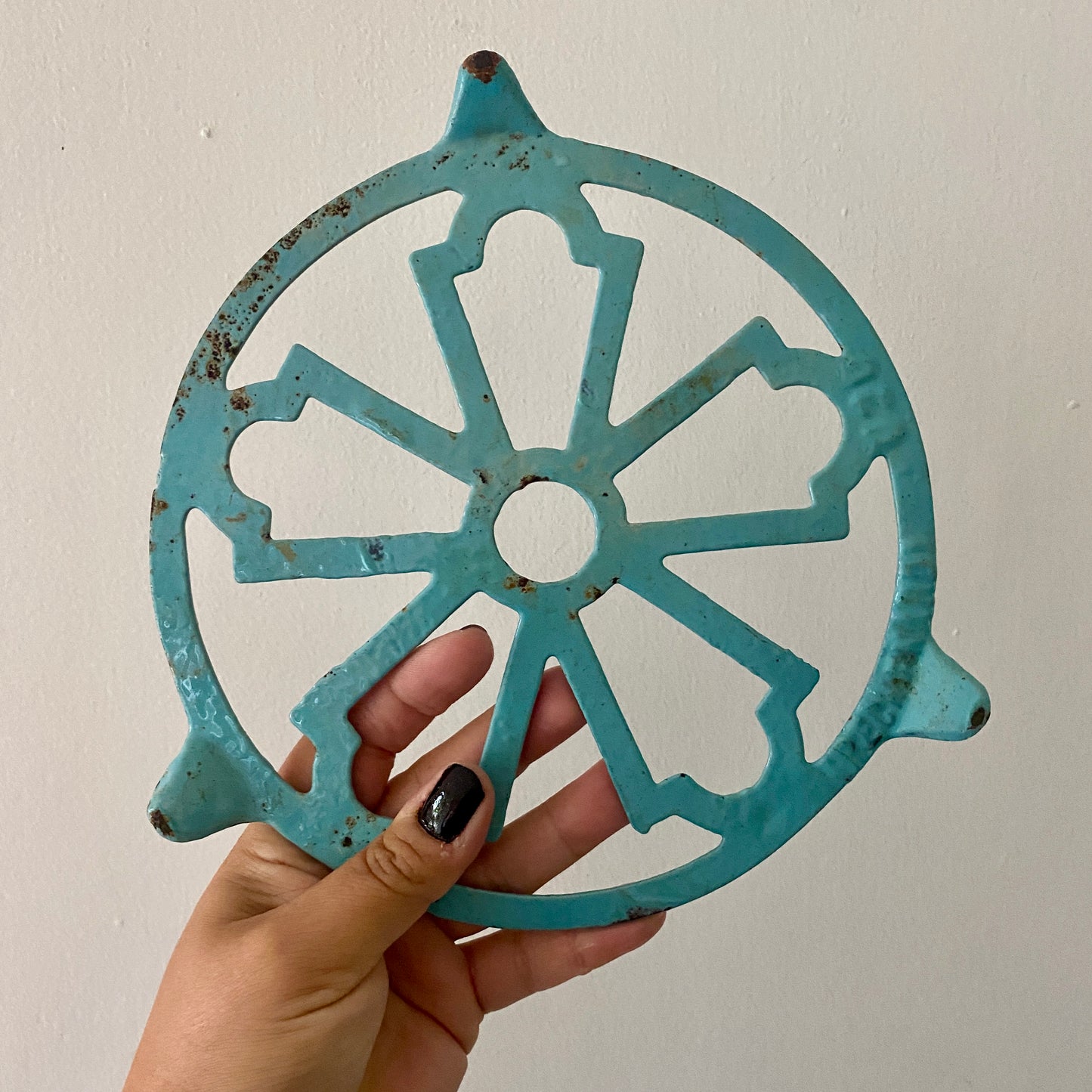 Dessous de plat vintage en fonte bleue ciel