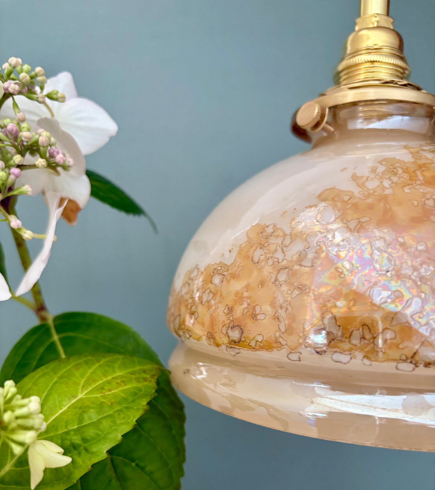 Suspension abat-jour vintage en verre nacré