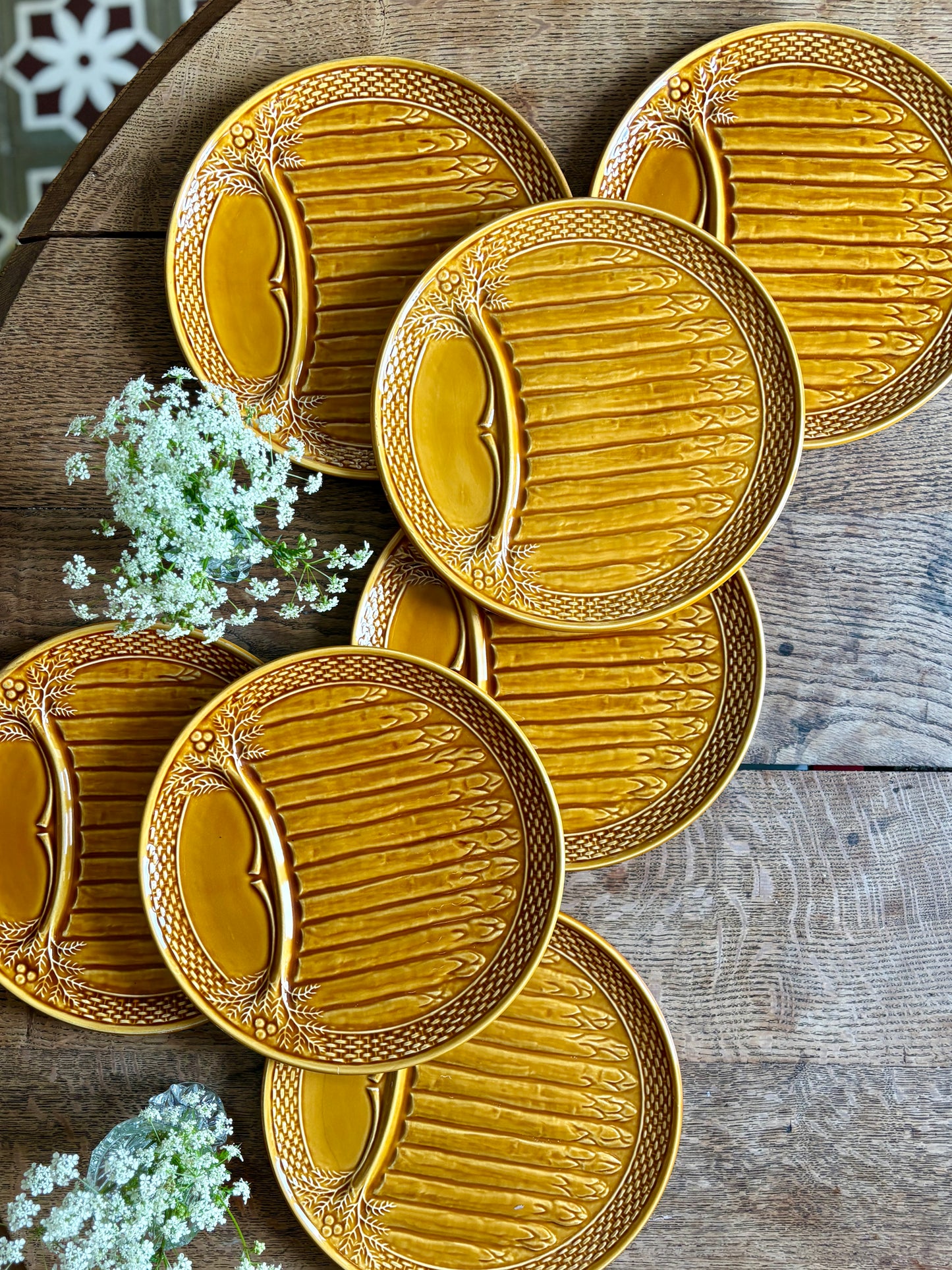 Lot de 7 assiettes vintage à asperges