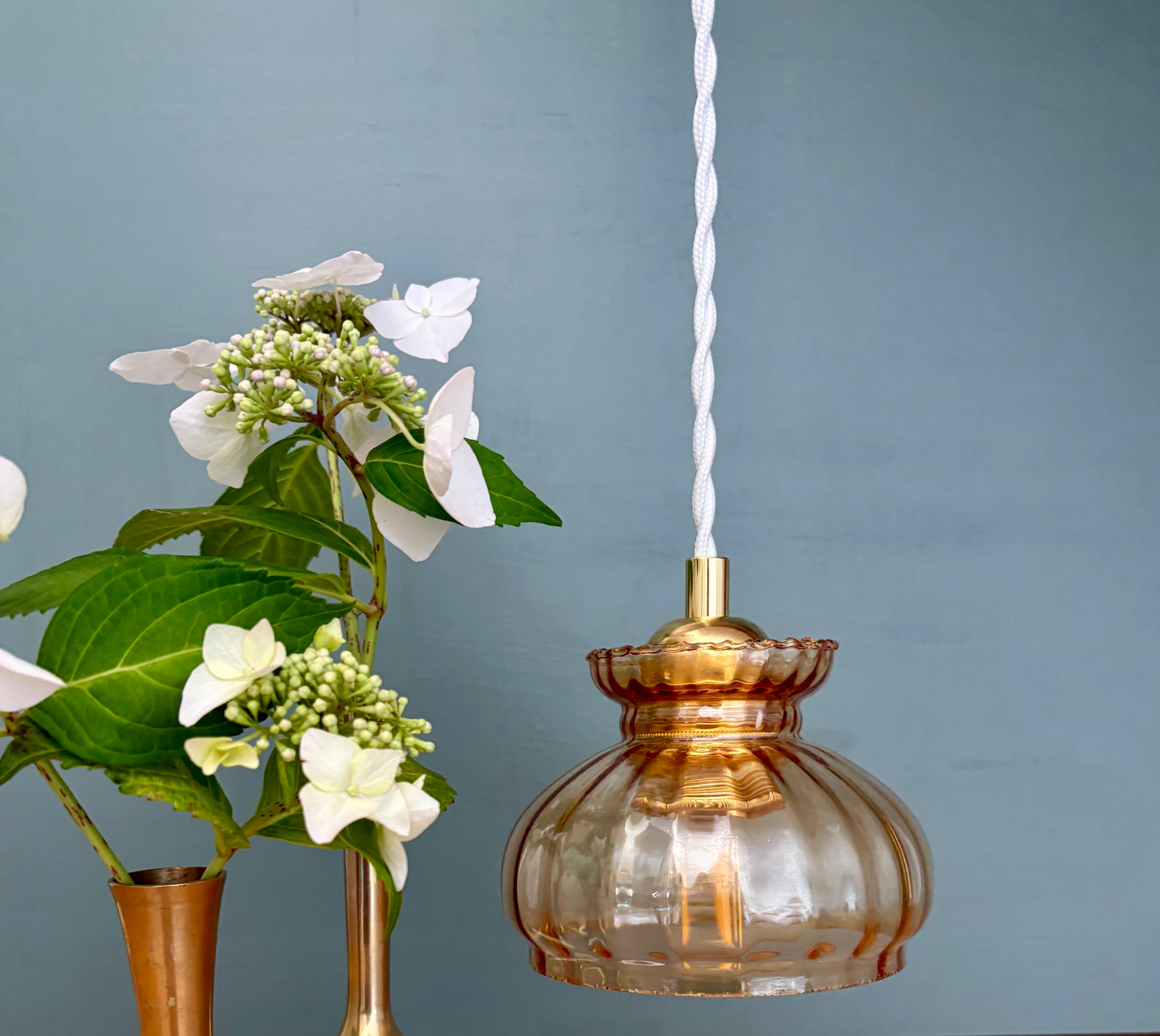 Suspension abat -jour vintage en verre ambré