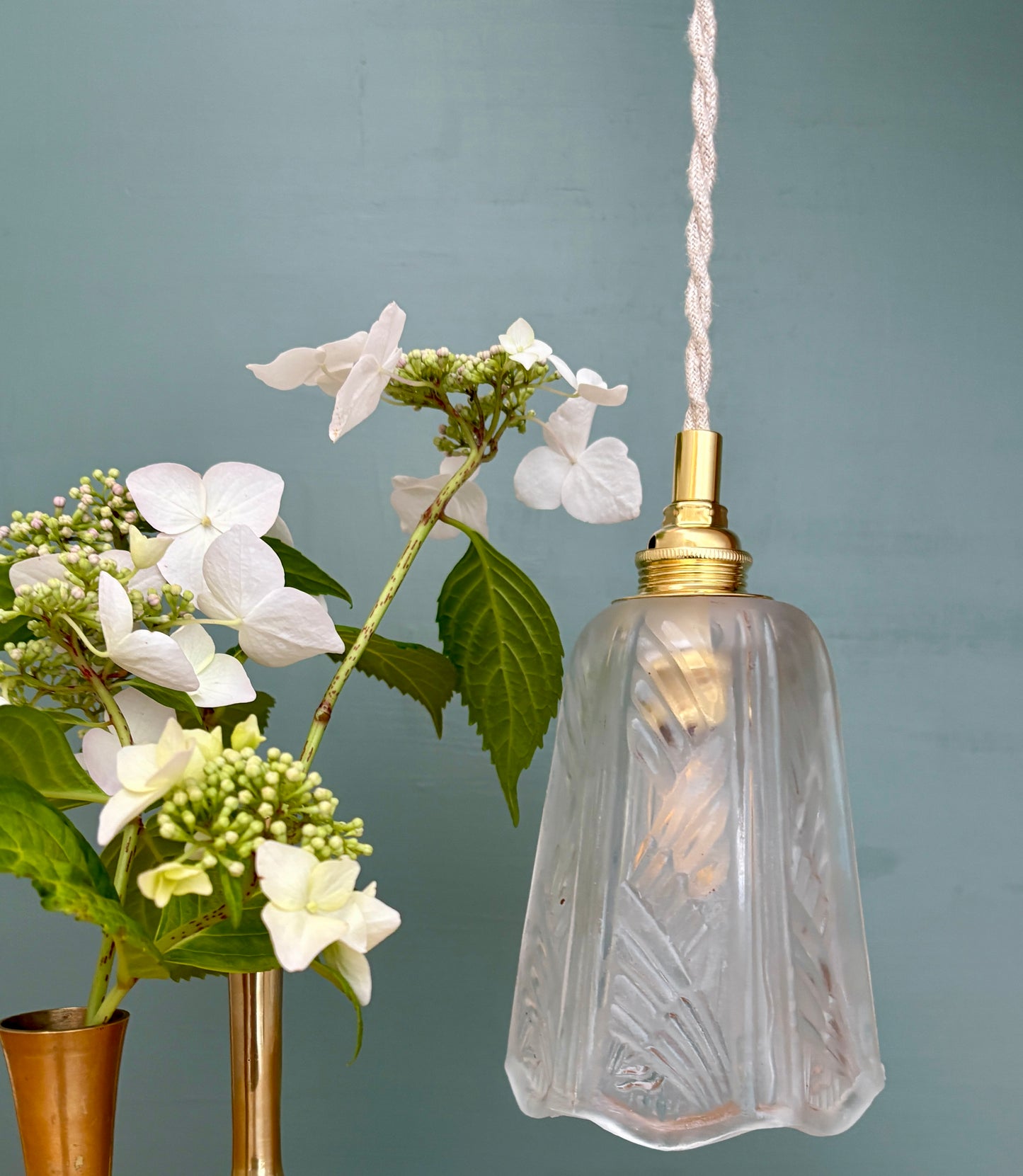 Suspension tulipe vintage art déco en verre dépoli