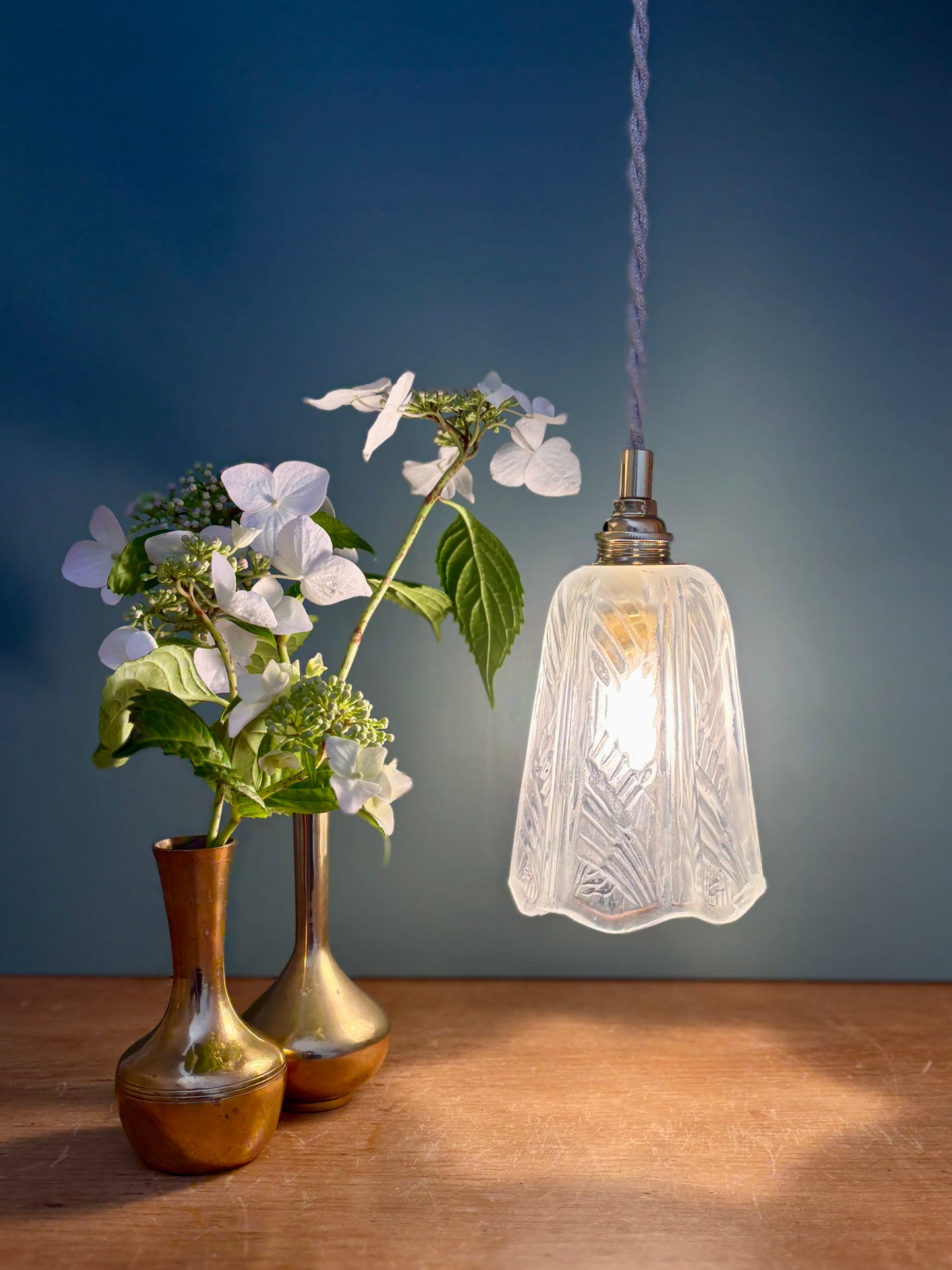 Suspension tulipe vintage art déco en verre dépoli