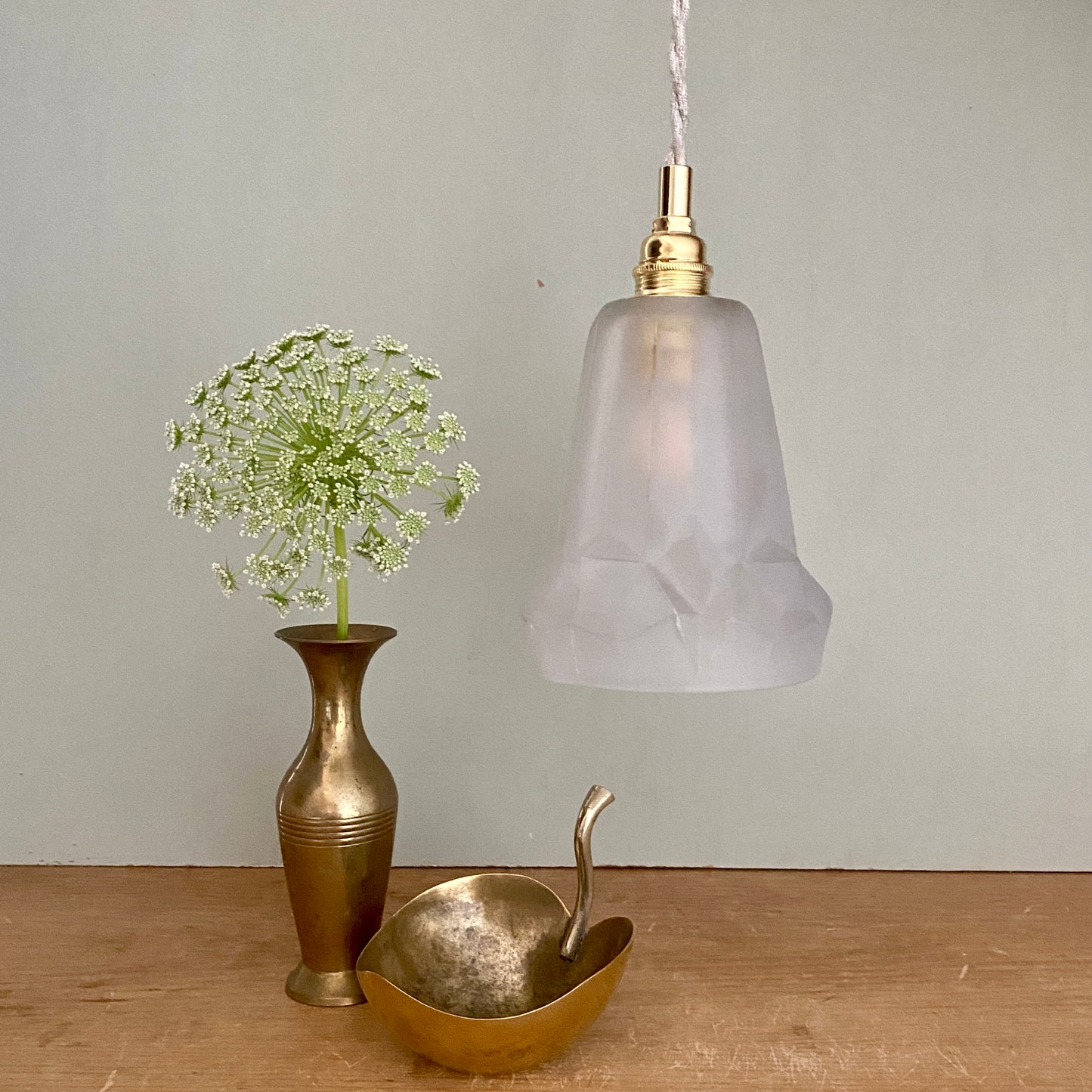 Suspension tulipe vintage art déco en verre dépoli