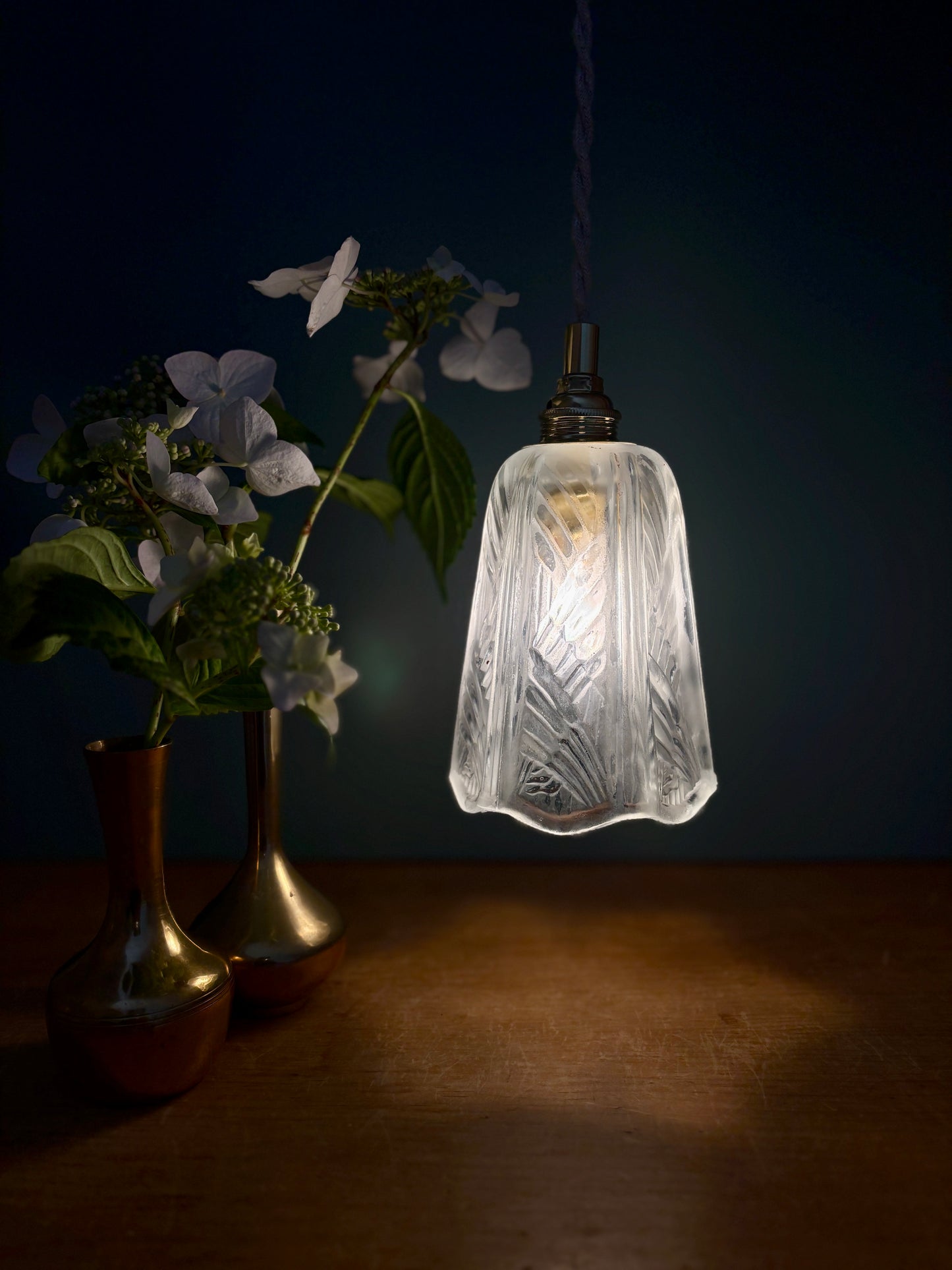 Suspension tulipe vintage art déco en verre dépoli