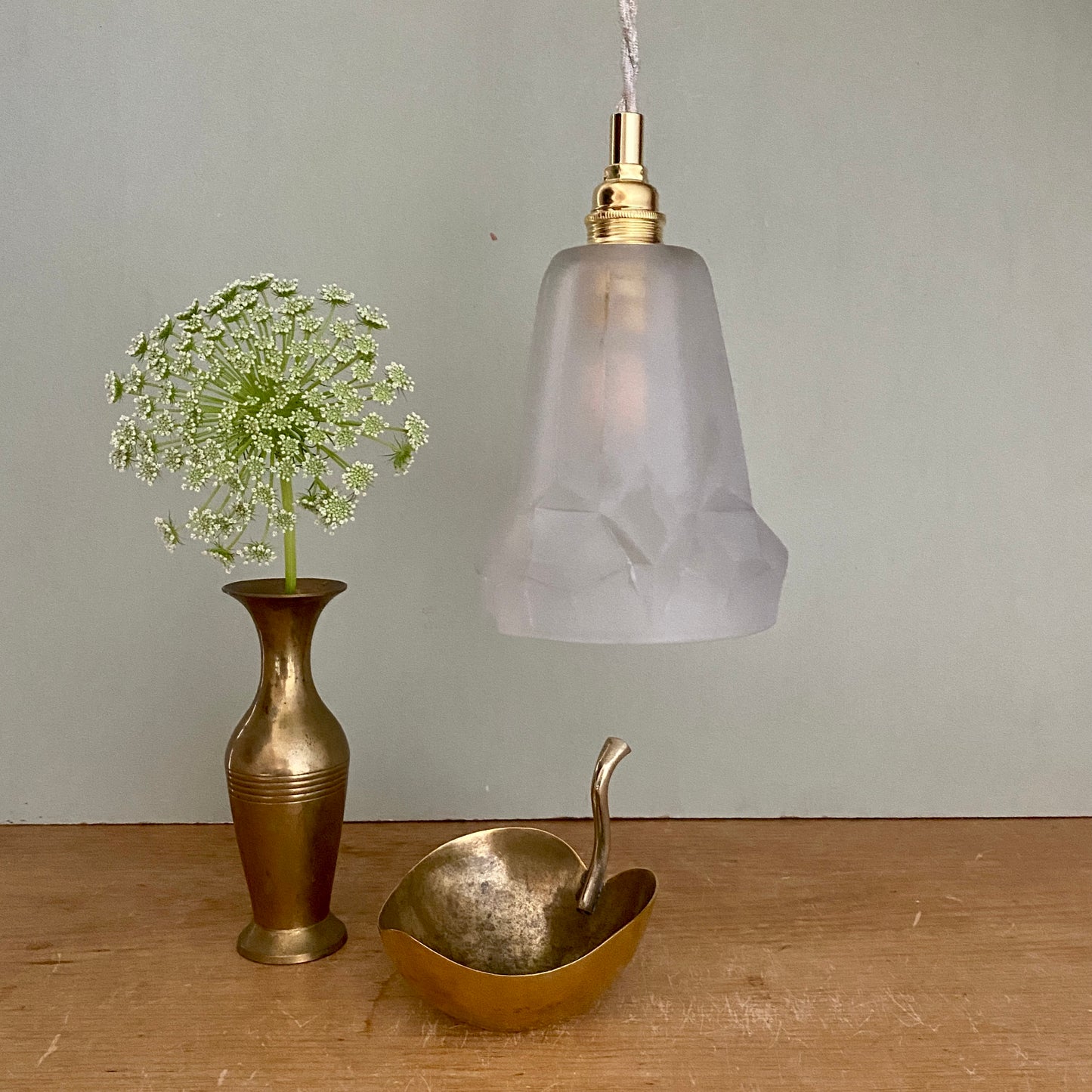 Suspension tulipe vintage art déco en verre dépoli