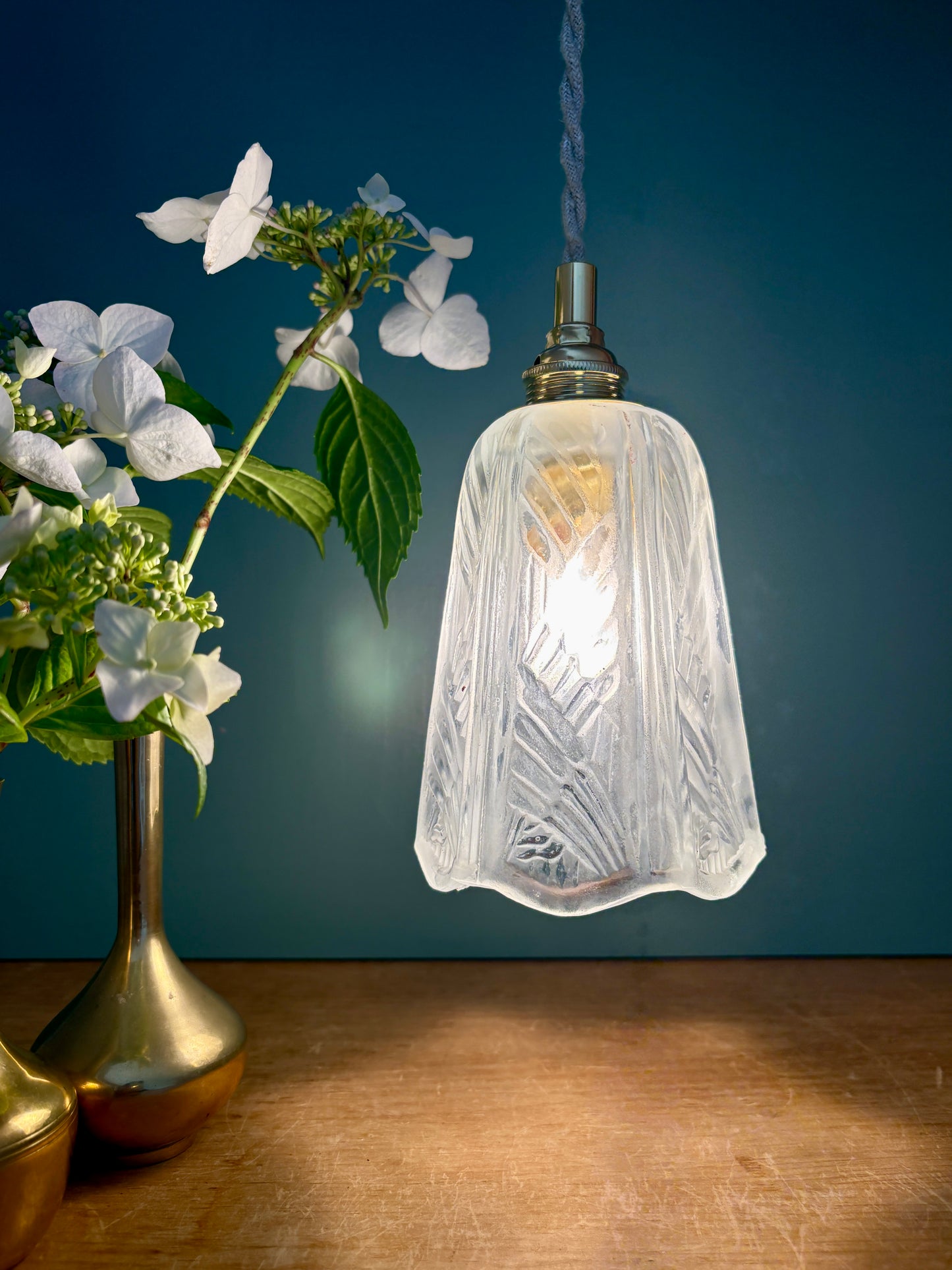 Suspension tulipe vintage art déco en verre dépoli