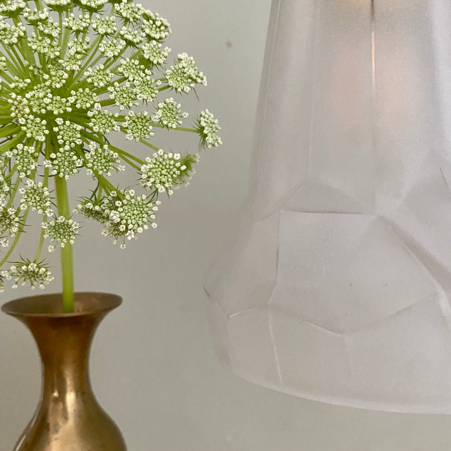 Suspension tulipe vintage art déco en verre dépoli