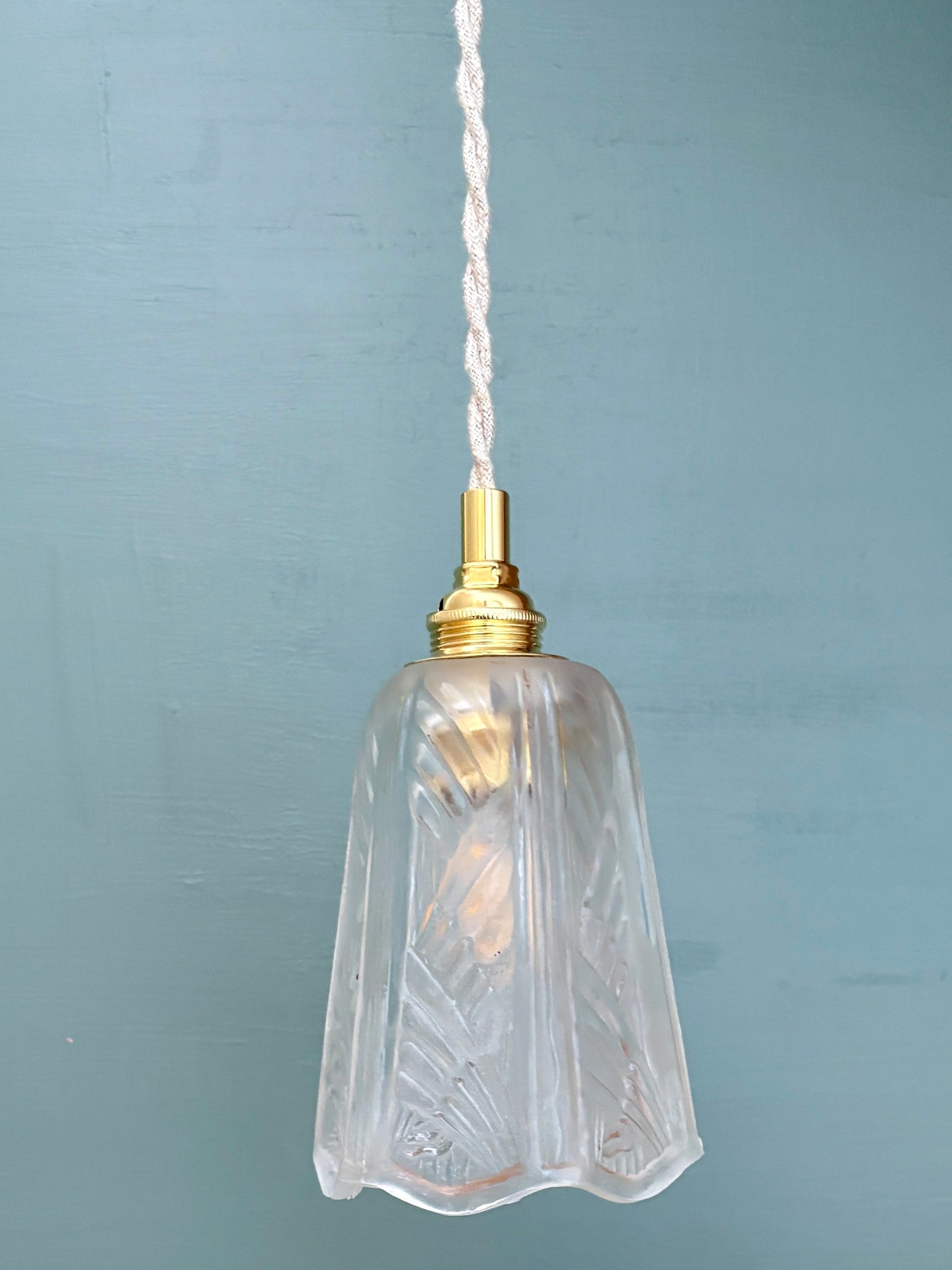 Suspension tulipe vintage art déco en verre dépoli