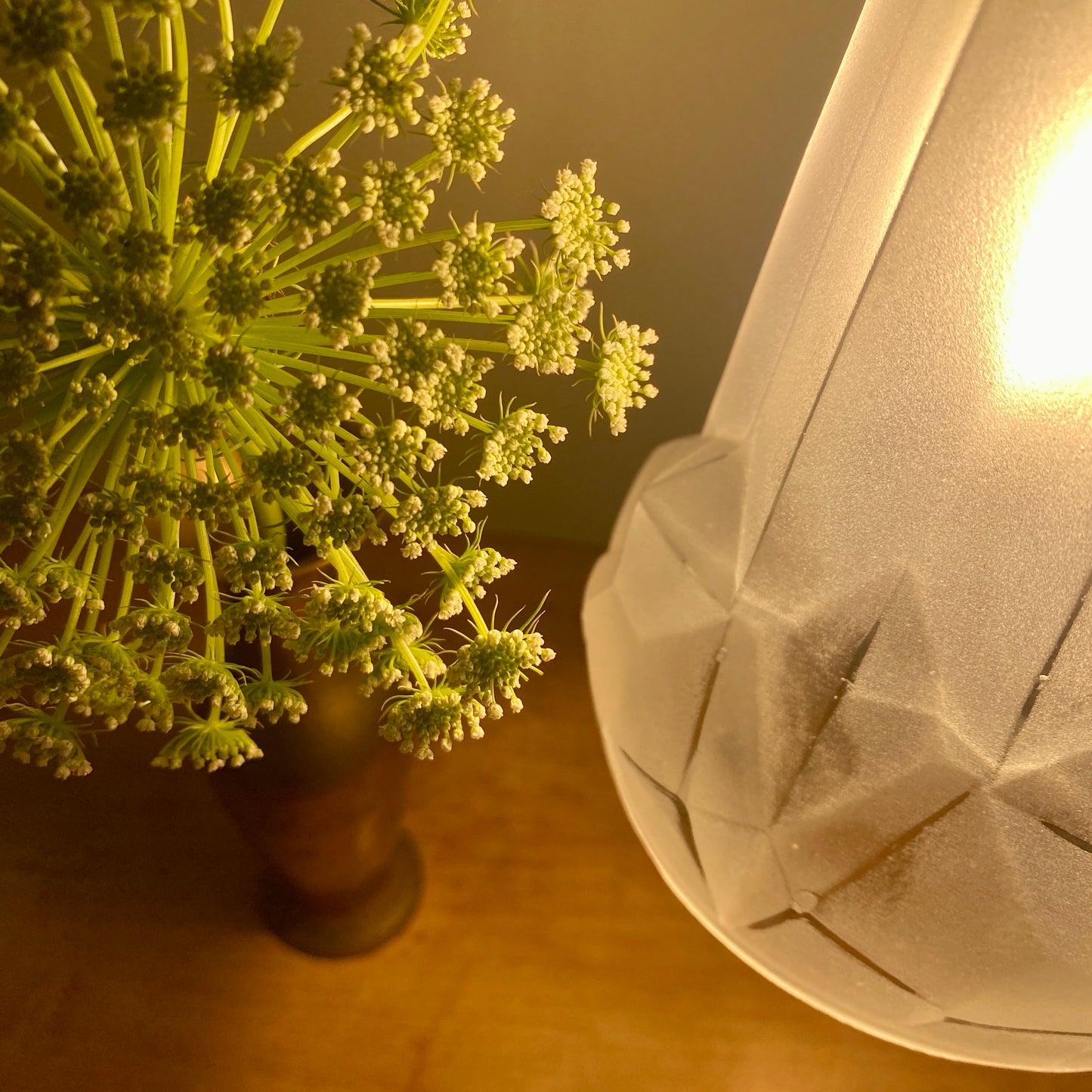 Suspension tulipe vintage art déco en verre dépoli