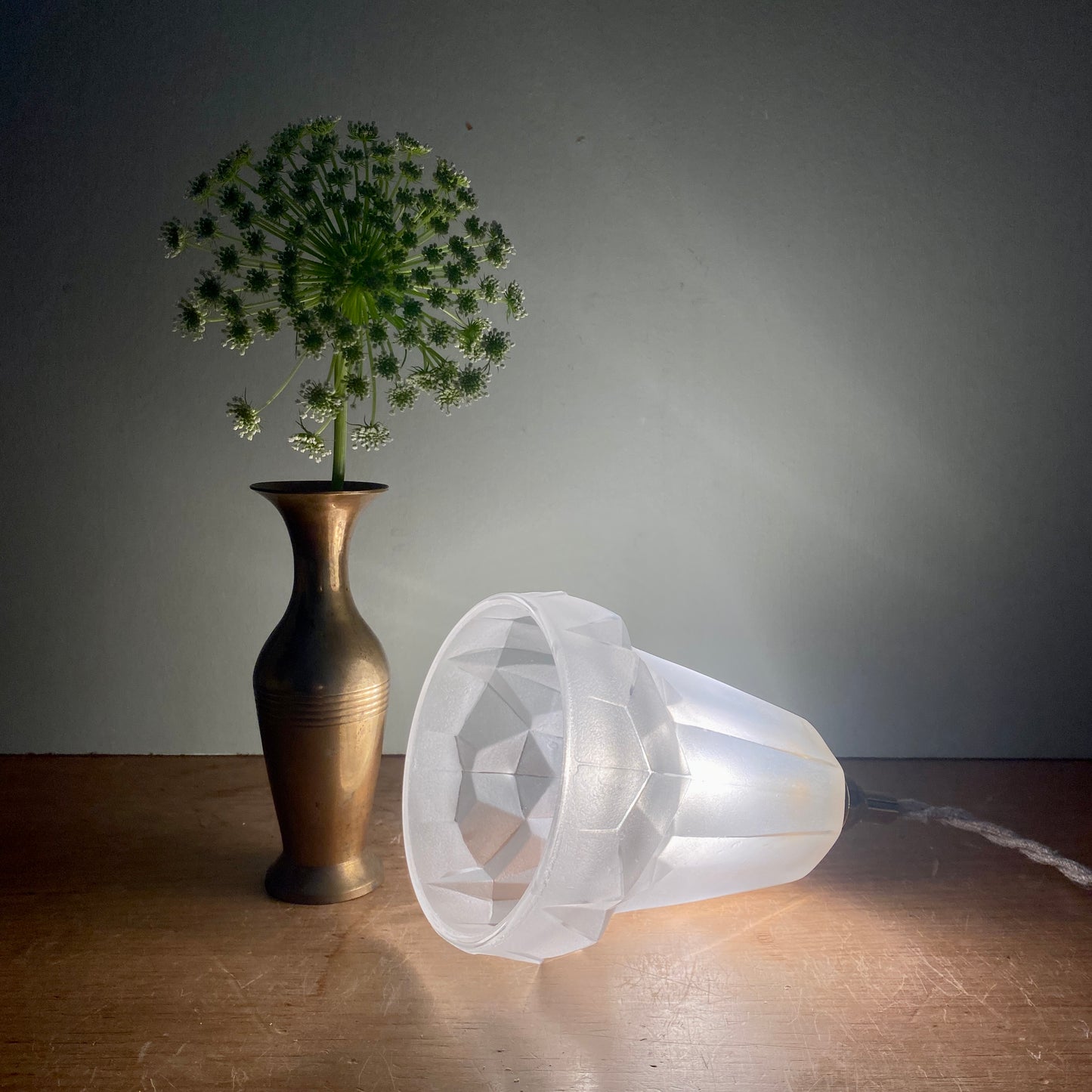 Suspension tulipe vintage art déco en verre dépoli