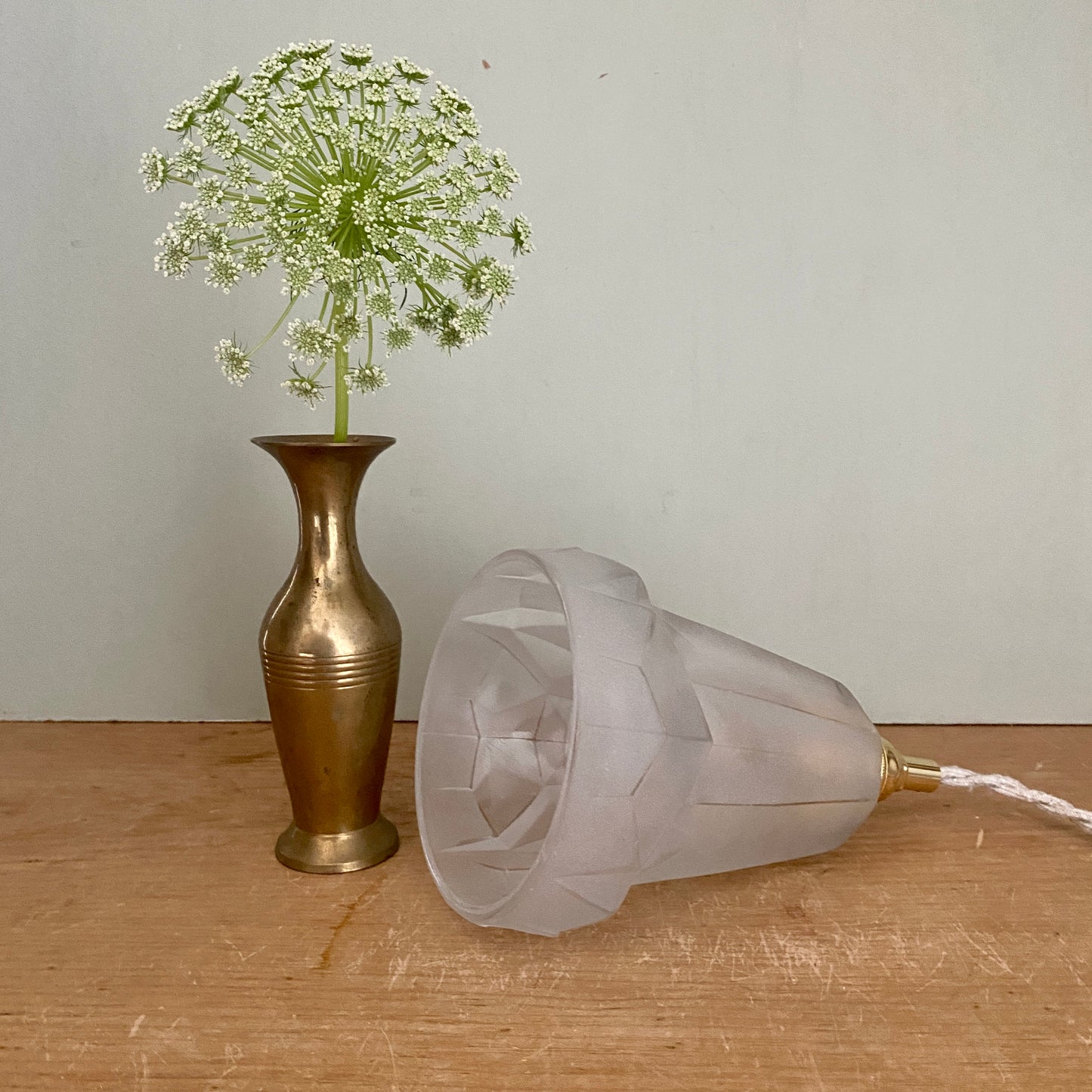 Suspension tulipe vintage art déco en verre dépoli