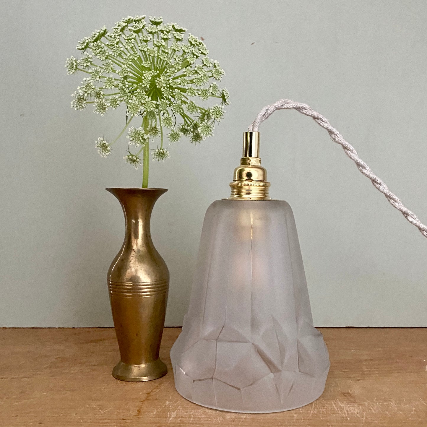 Suspension tulipe vintage art déco en verre dépoli