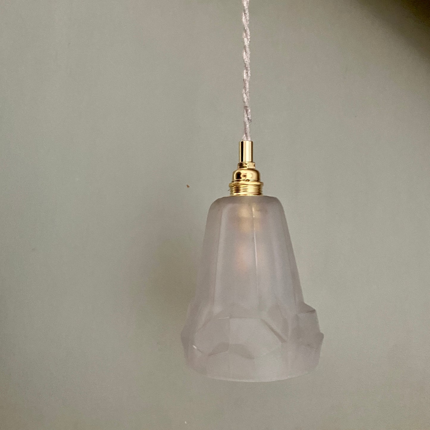 Suspension tulipe vintage art déco en verre dépoli