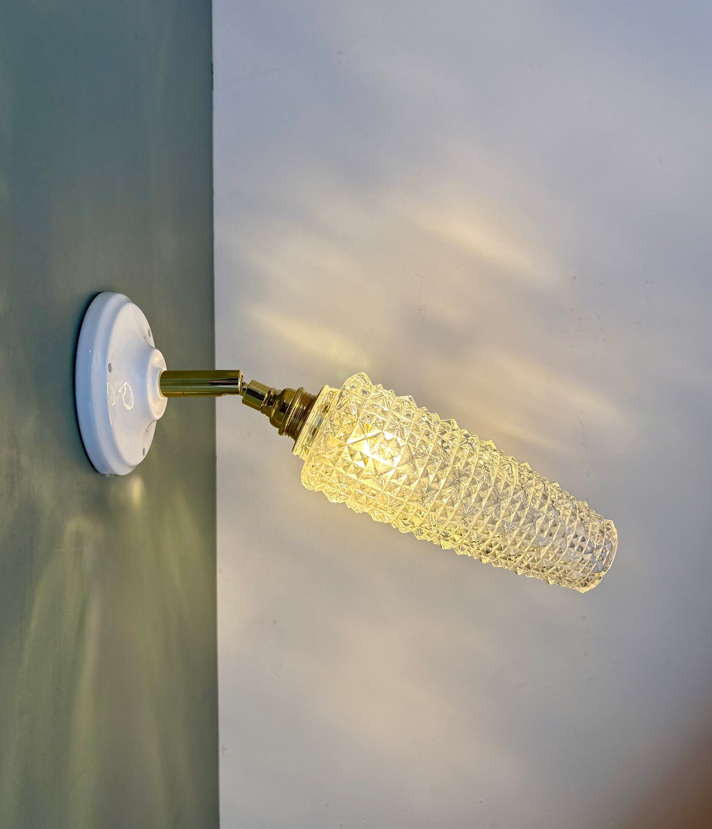 Applique tulipe vintage en verre pointe de diamant