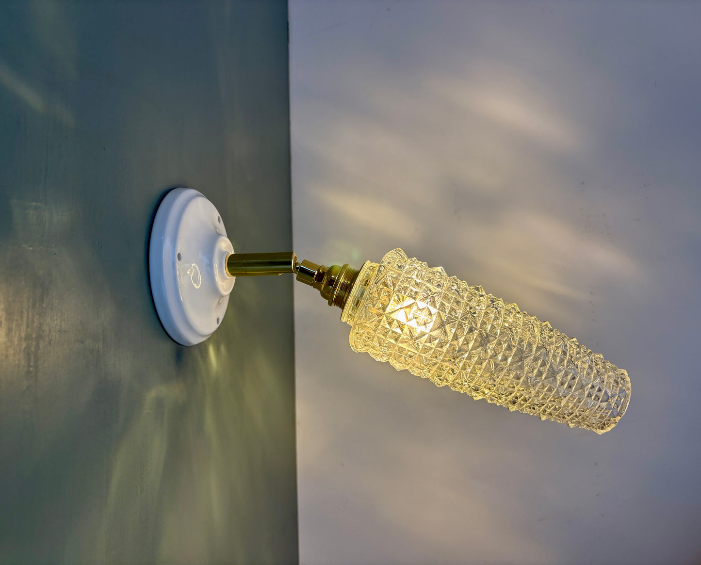 Applique tulipe vintage en verre pointe de diamant