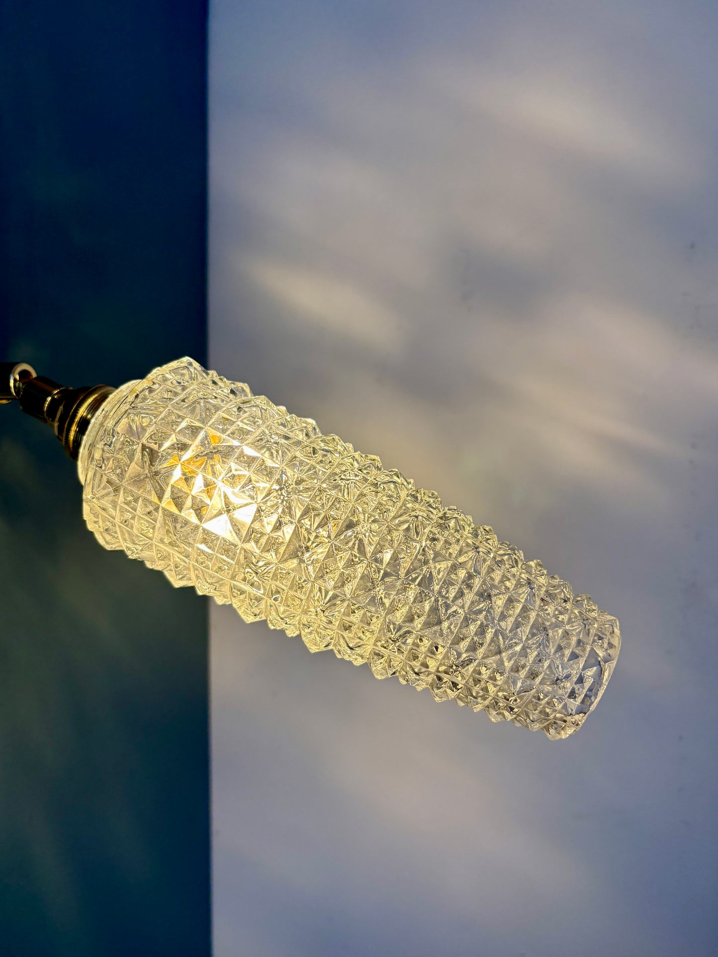 Applique tulipe vintage en verre pointe de diamant