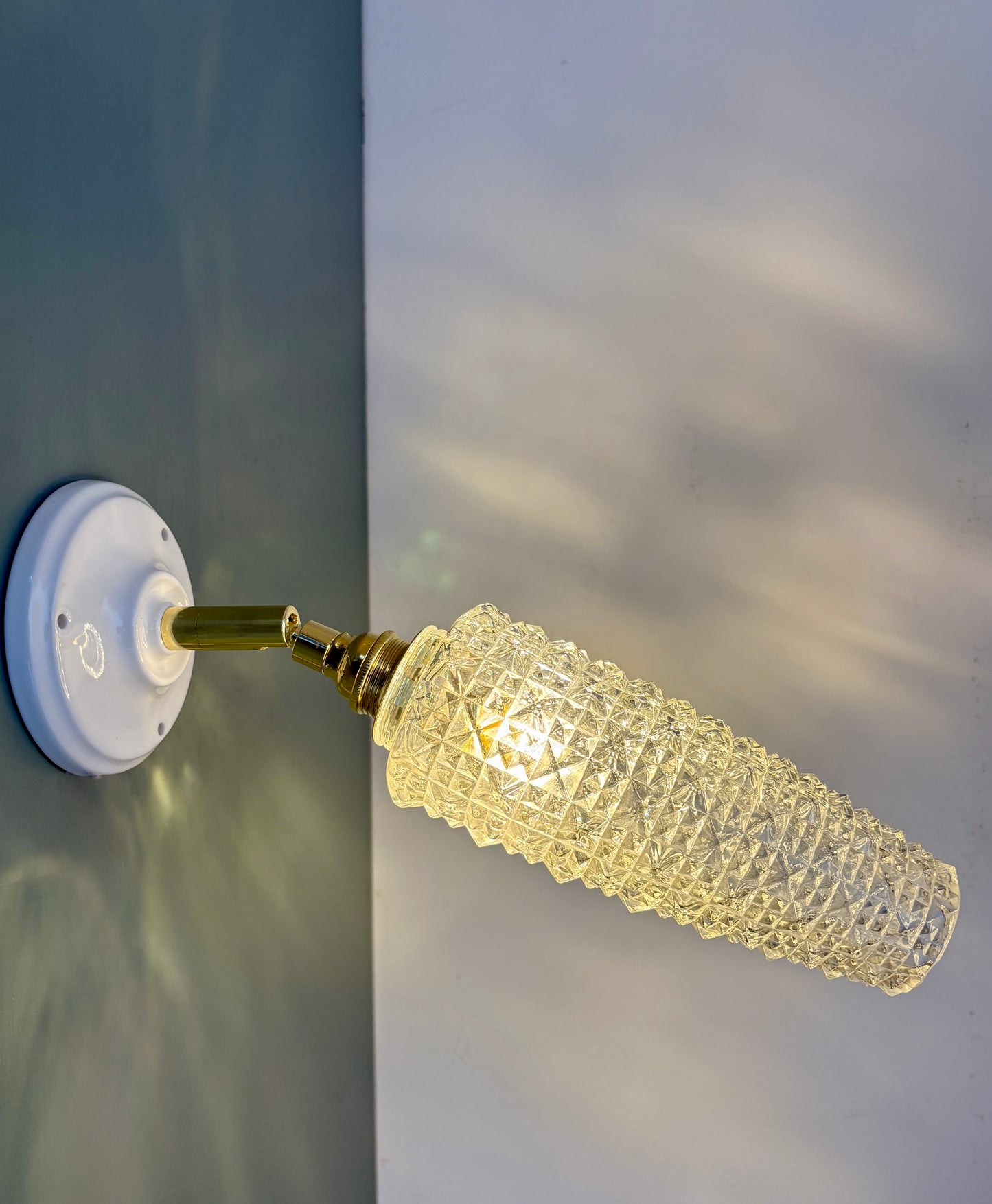 Applique tulipe vintage en verre pointe de diamant