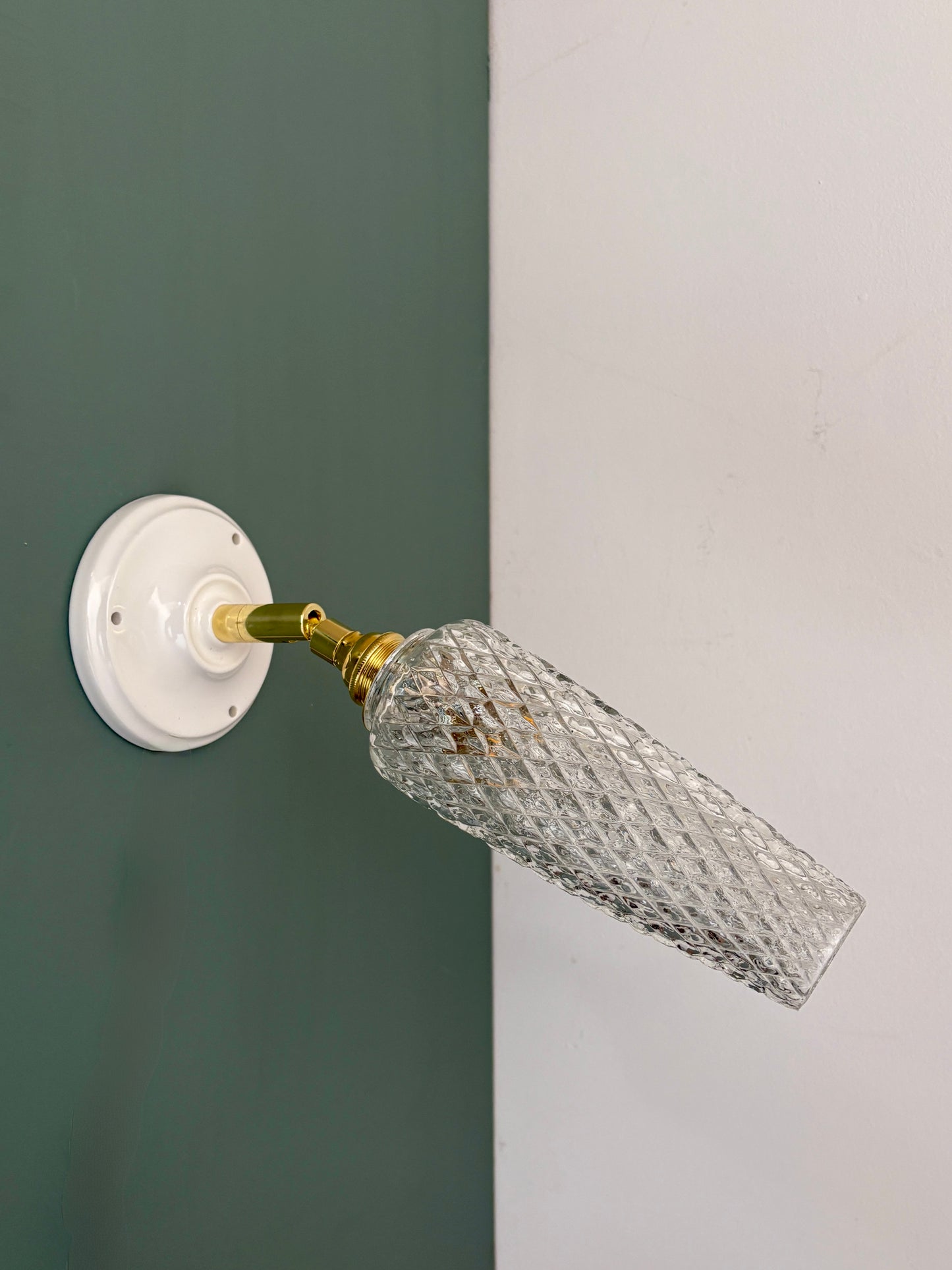 Applique tulipe vintage en verre moulé transparent