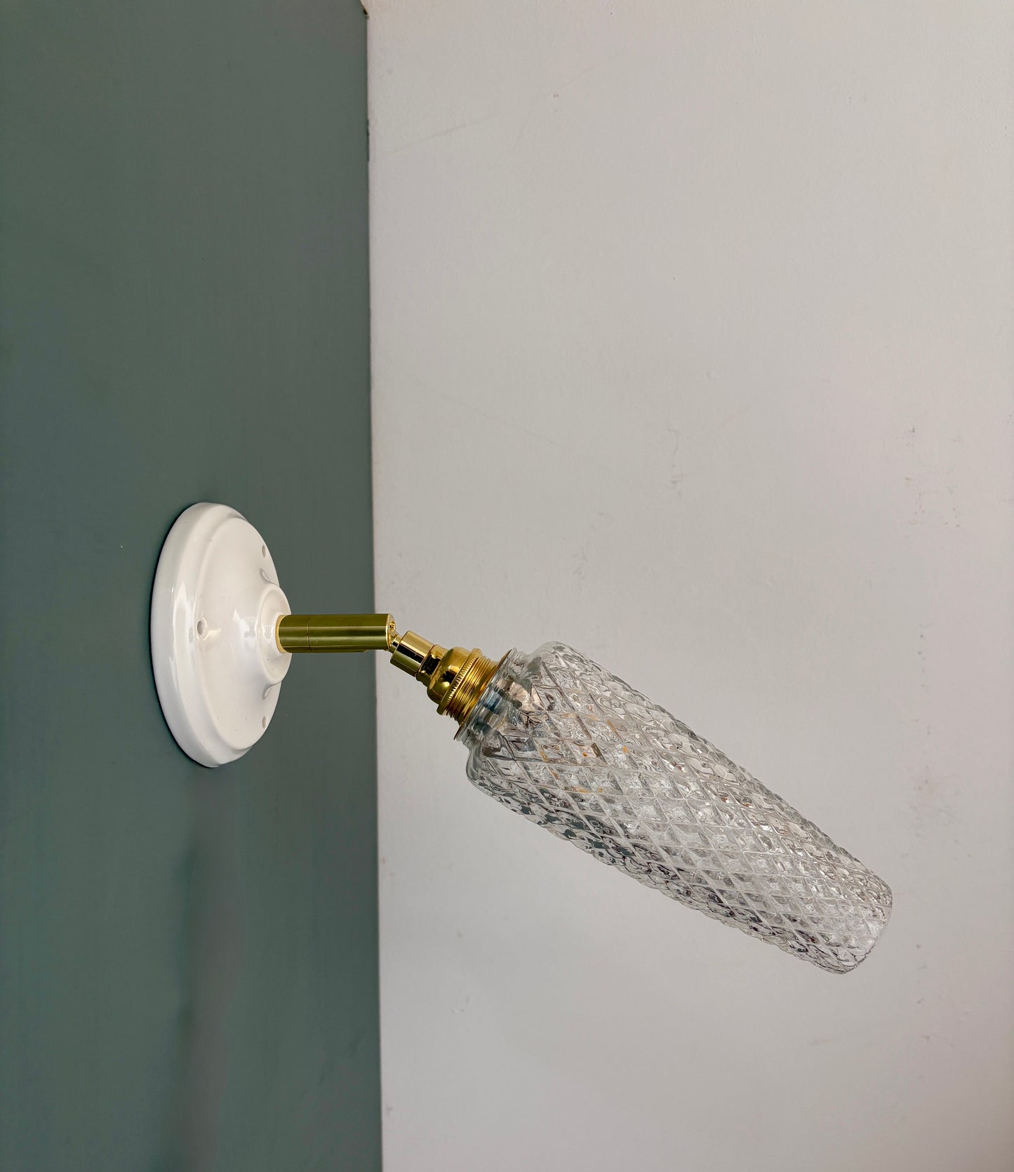 Applique tulipe vintage en verre moulé transparent