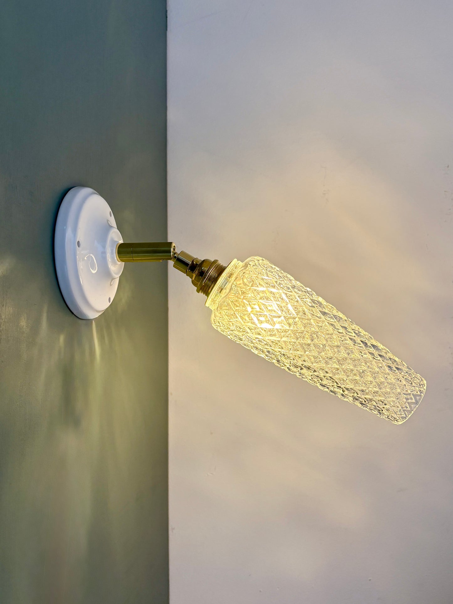 Applique tulipe vintage en verre moulé transparent