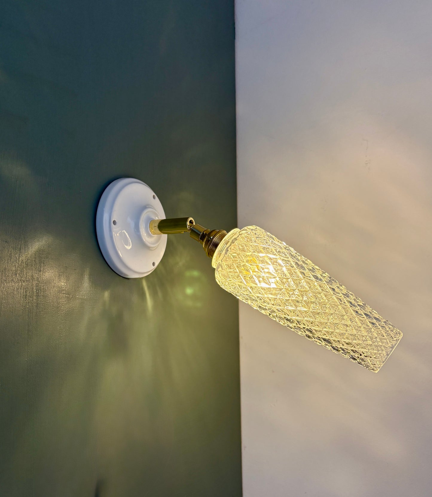 Applique tulipe vintage en verre moulé transparent