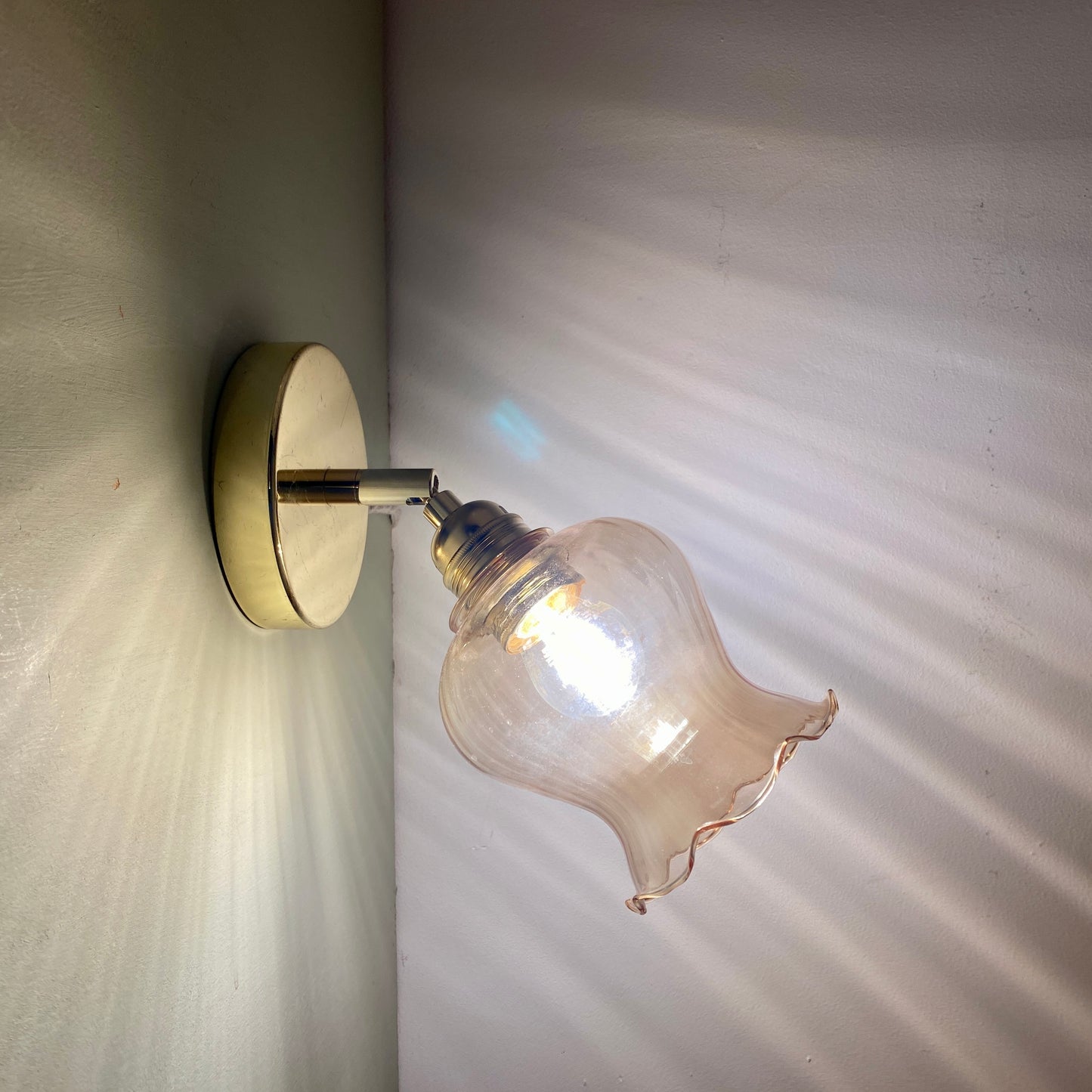 Applique tulipe vintage en verre ambrée