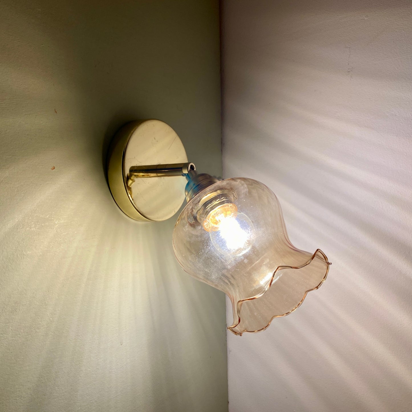 Applique tulipe vintage en verre ambrée