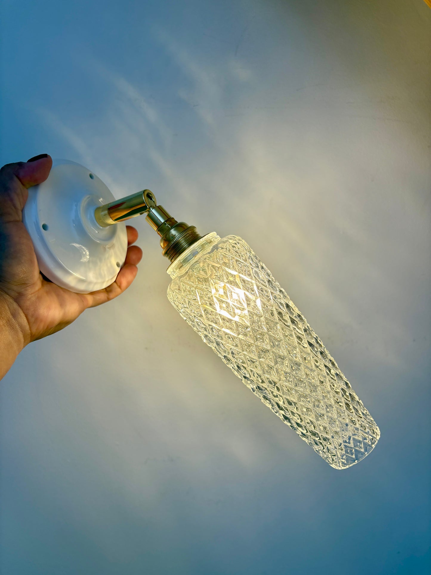 Applique tulipe vintage en verre moulé transparent